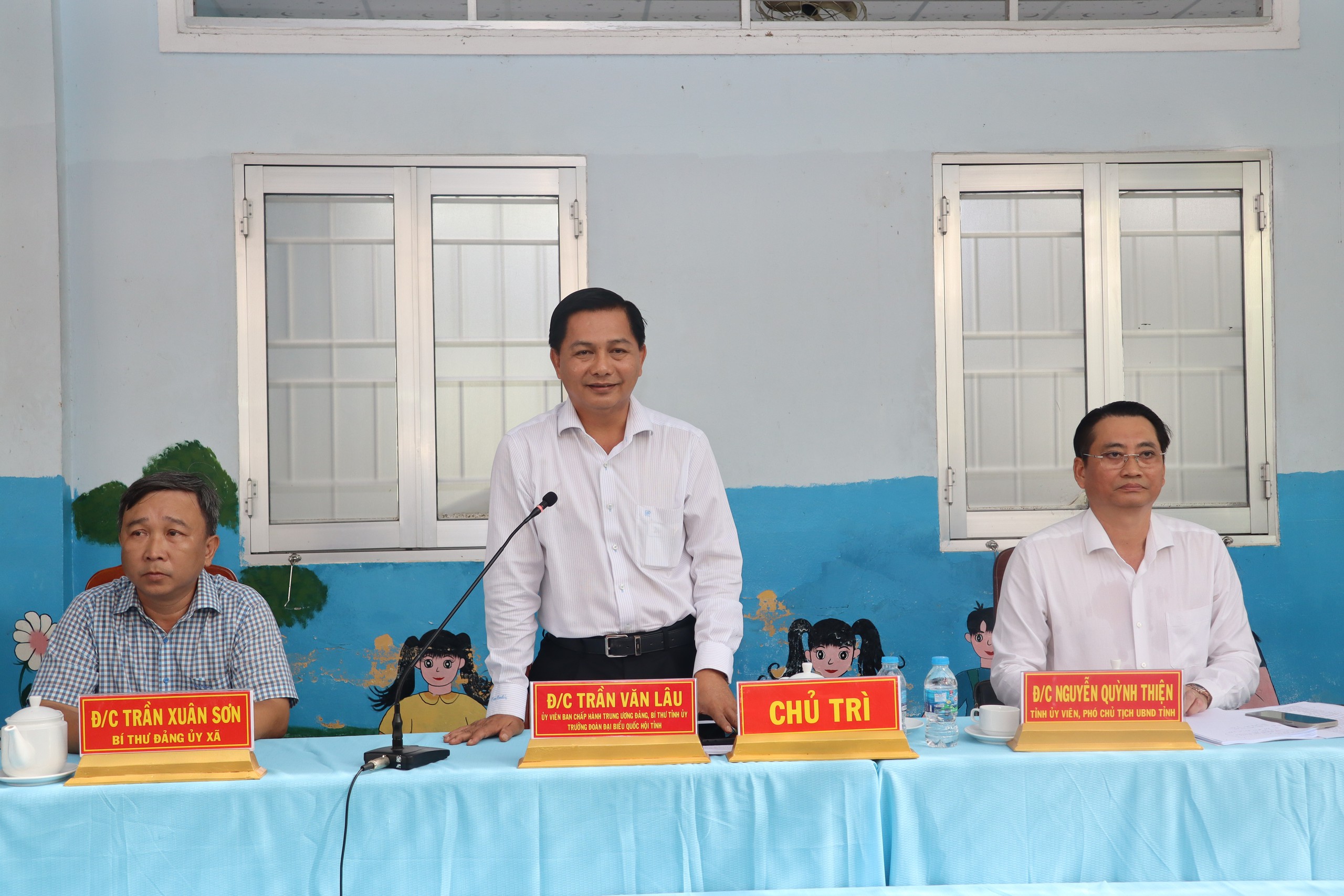 Bí thư Tỉnh uỷ Vĩnh Long đối thoại với người dân về việc cấp phép khai thác 2 mỏ cát - Ảnh 1. Bí thư Tỉnh uỷ Vĩnh Long đối thoại với người dân về việc cấp phép khai thác 2 mỏ cát - Ảnh 1.