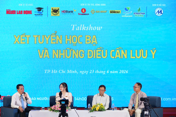 Học bạ vẫn l&agrave; "tấm v&eacute;" quan trọng để x&eacute;t tuyển đại học - Ảnh 1.