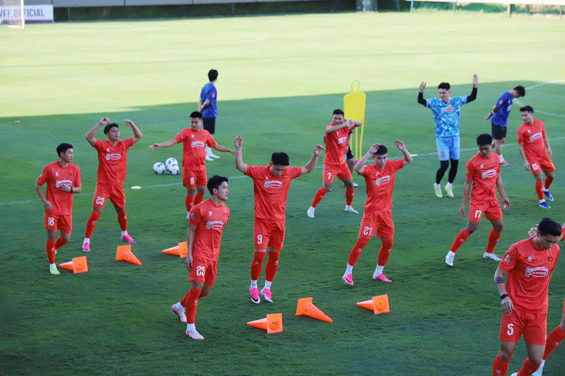 Patrik Lê Giang chia sẻ lý do Khoa Ngô, Duy Mạnh vắng buổi tập đầu cùng tuyển Việt Nam - Ảnh 2.