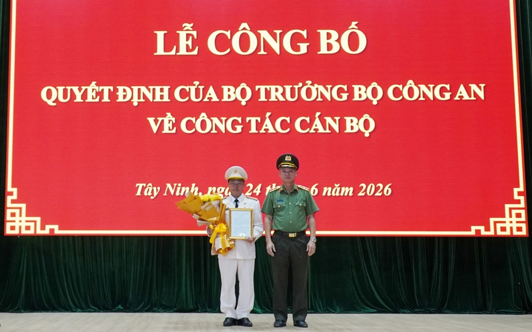 Tây Ninh khởi tố vụ đổ gần 600 tấn chất thải công nghiệp gây ô nhiễm môi trường - Ảnh 2. Tây Ninh khởi tố vụ đổ gần 600 tấn chất thải công nghiệp gây ô nhiễm môi trường - Ảnh 2.