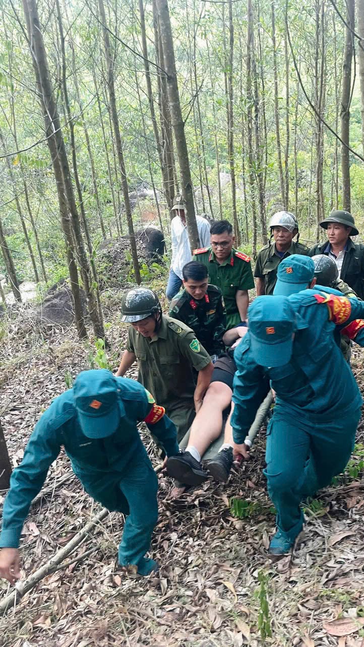 Gãy chân giữa núi hoang, du khách Đức được giải cứu nhờ tin nhắn định vị - Ảnh 1.