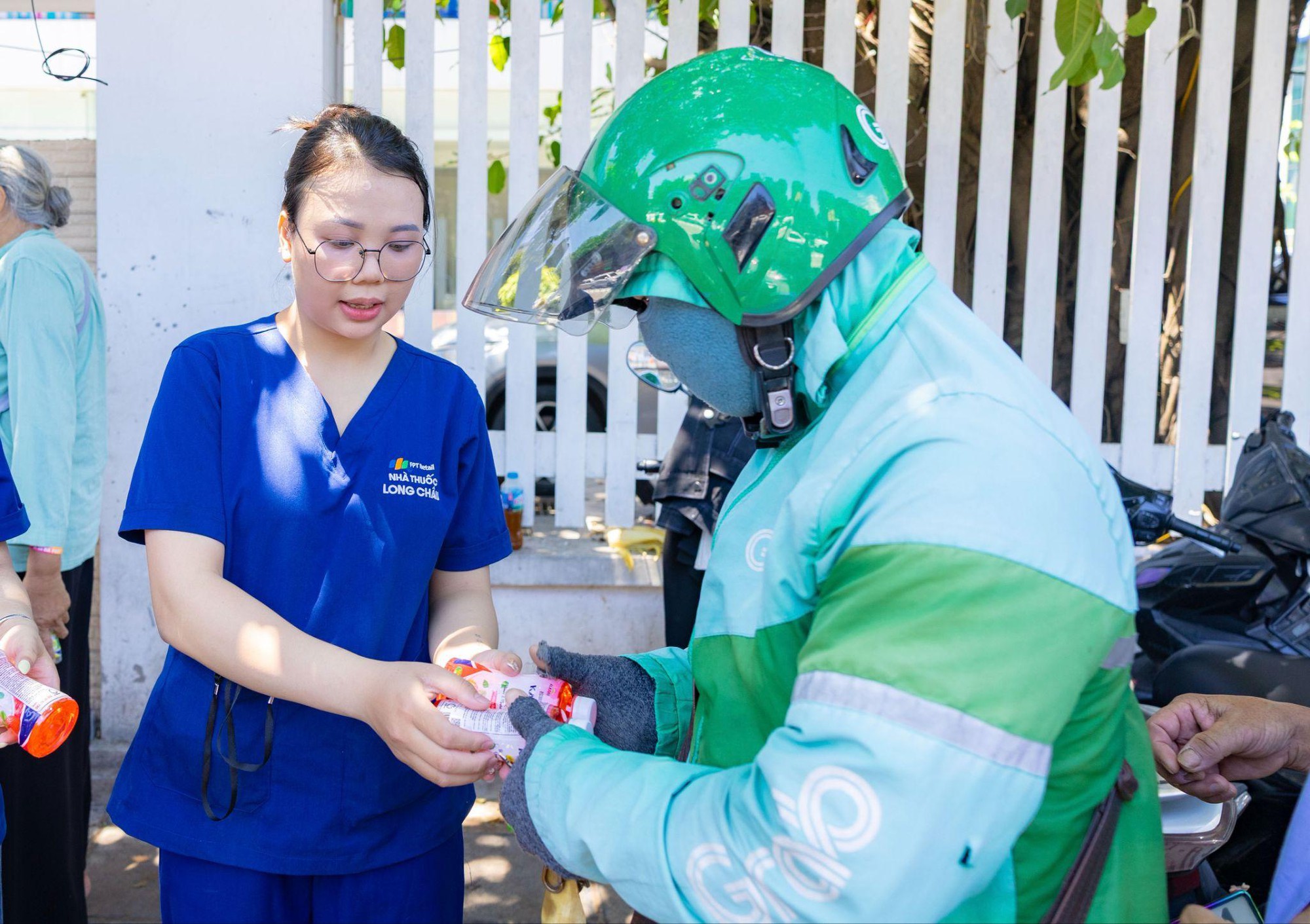 Long Châu mở hơn 1.000 trạm giải nhiệt toàn quốc, tiếp sức người lao động giữa “chảo lửa” mùa hè - Ảnh 1.
