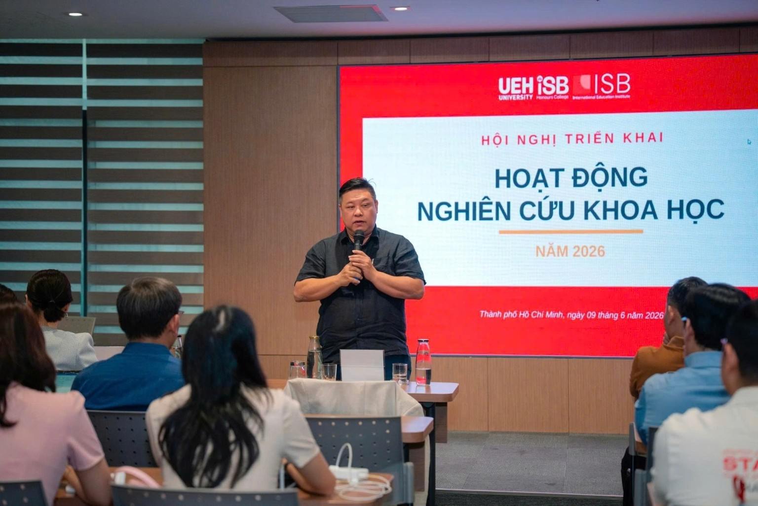 Trường Tài năng UEH.ISB thúc đẩy Nghiên cứu khoa học 2026: Ra mắt quỹ nghiên cứu Asia R&D Connect - Ảnh 2.