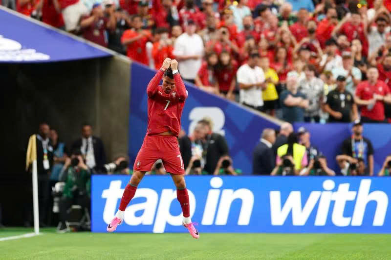 Ronaldo - “người lao động” khắc nghiệt của bóng đá - Ảnh 2.