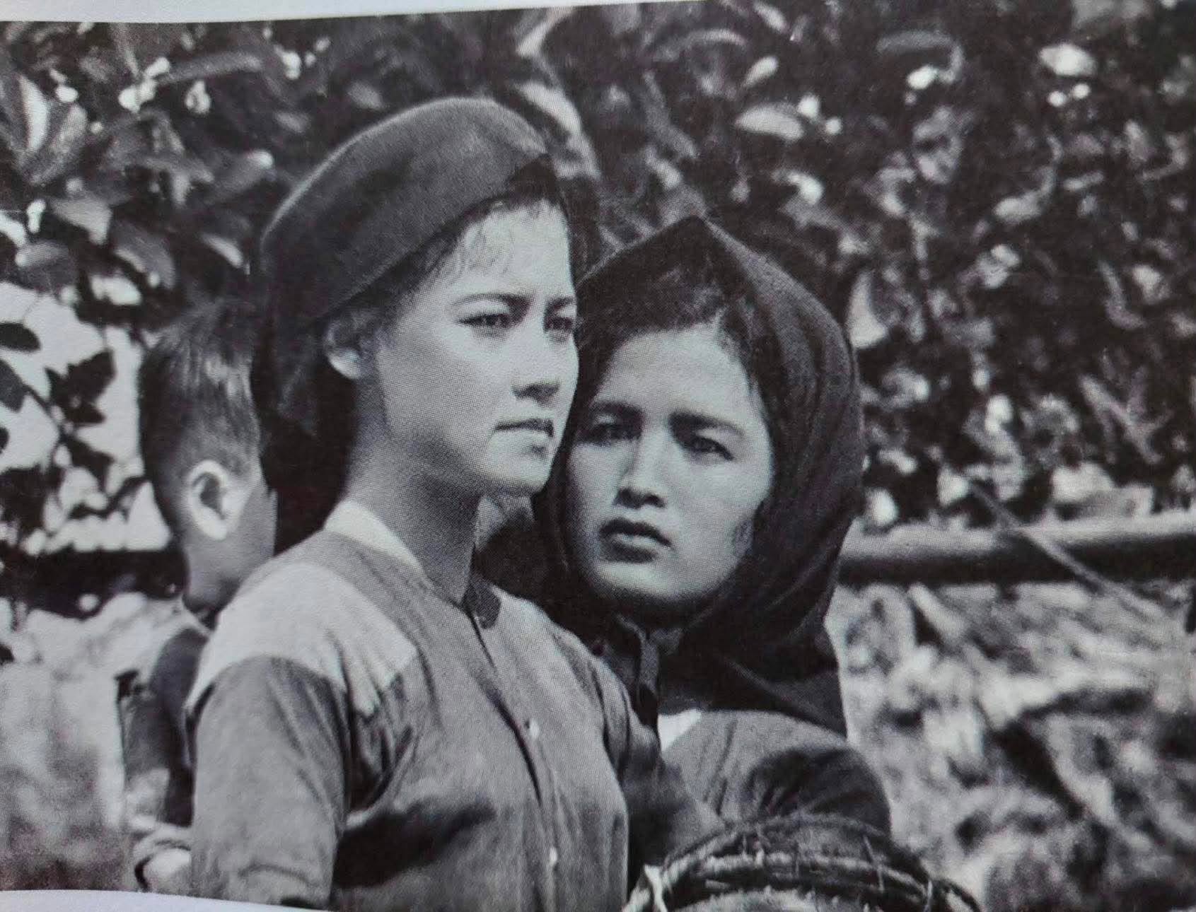 NSND Trà Giang xúc động đón nhận quyển sách của thầy - Ảnh 3.