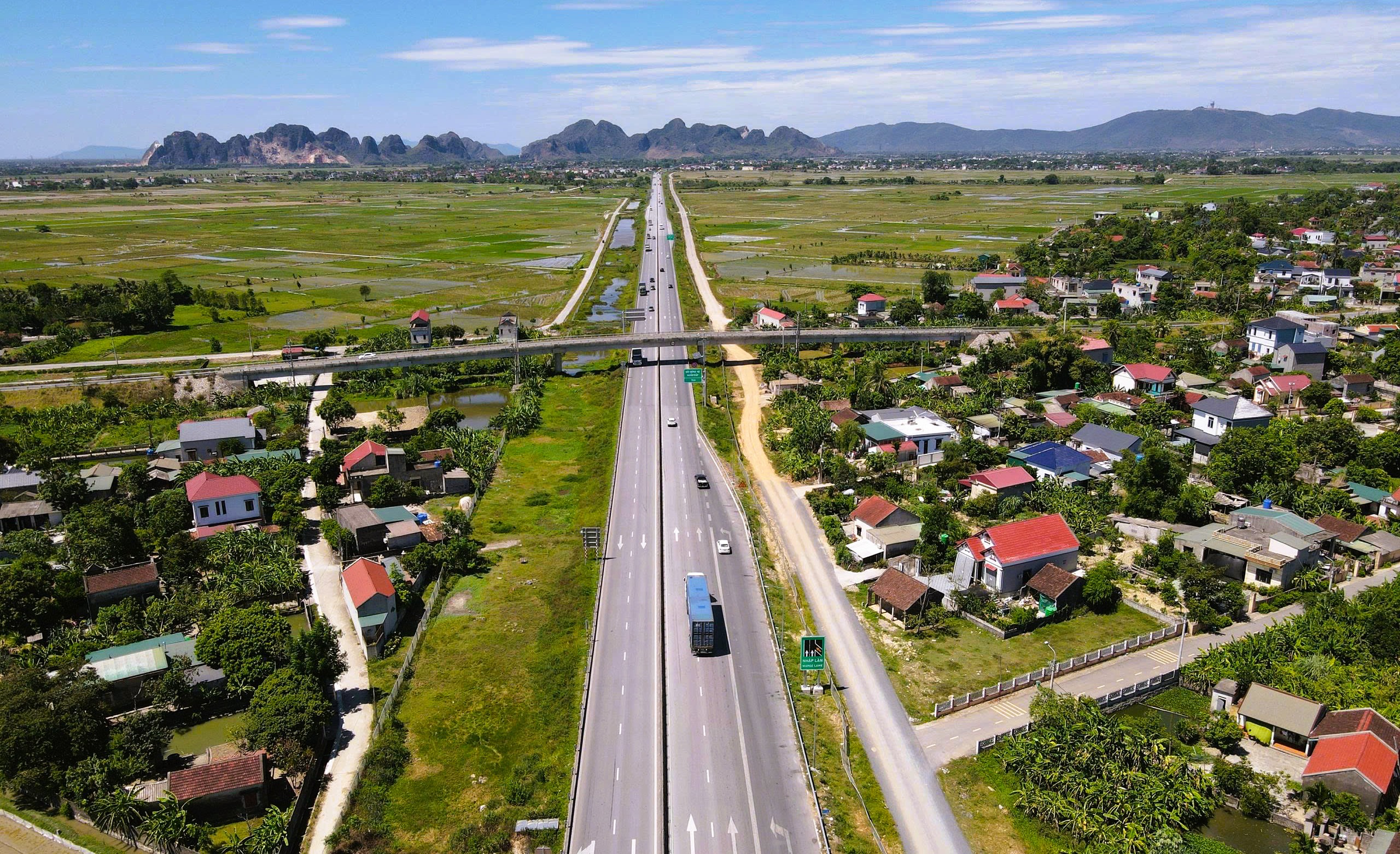 Thanh H&oacute;a c&oacute; trạm dừng nghỉ đầu ti&ecirc;n tr&ecirc;n cao tốc đi v&agrave;o vận h&agrave;nh - Ảnh 2.