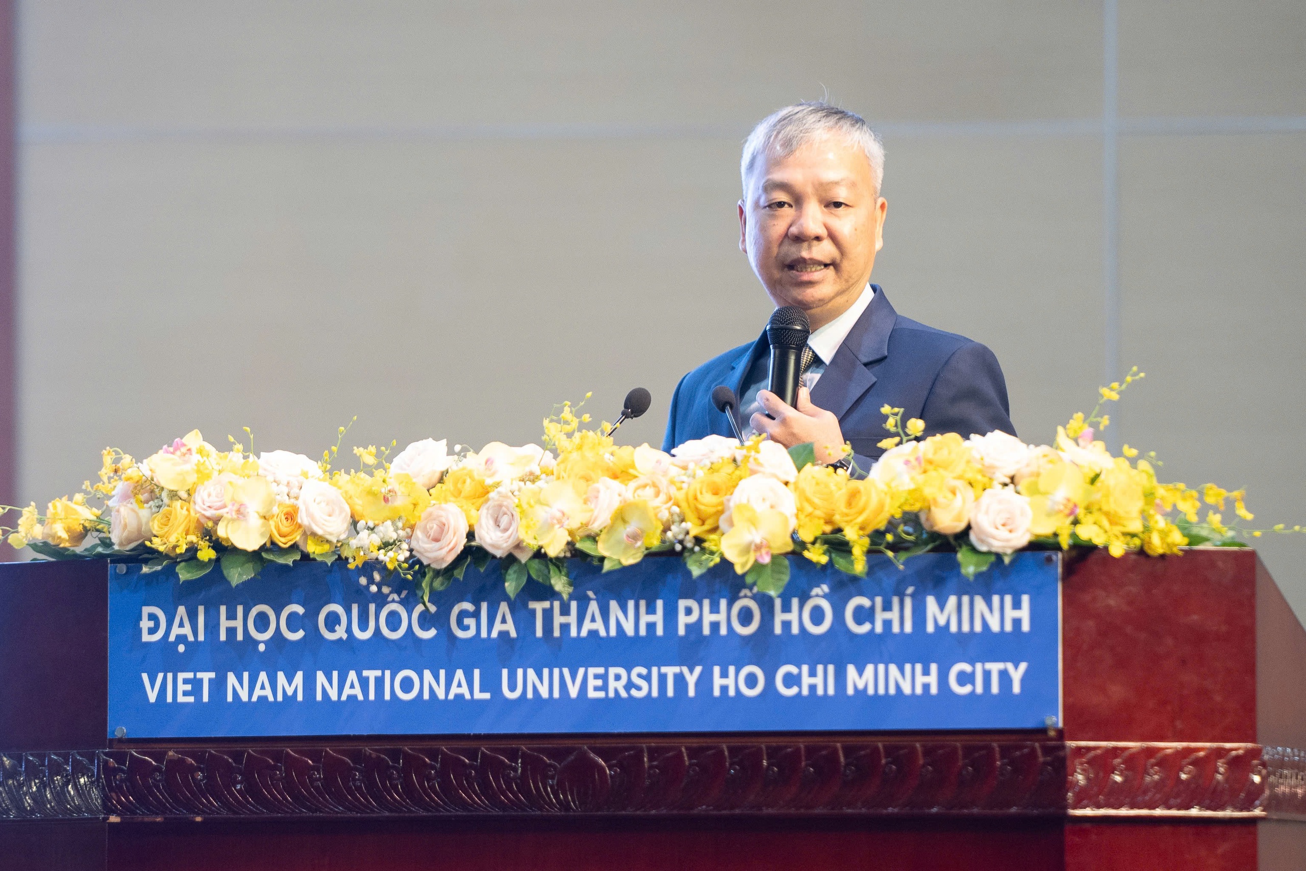 TS Nguyễn Quốc Chính làm Phó Hiệu trưởng Trường ĐH Quốc tế - Ảnh 1.