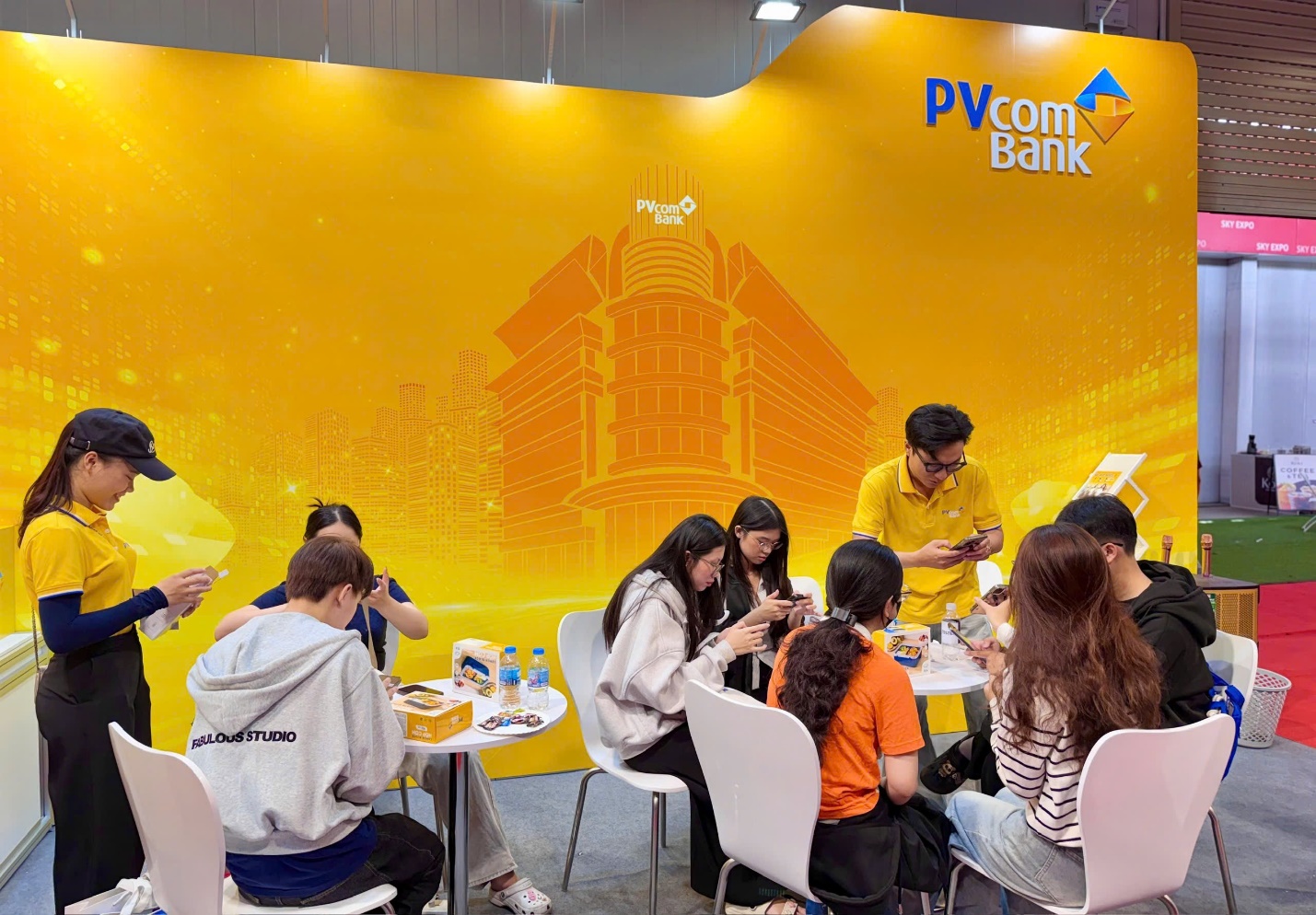 PVcomBank mang trải nghiệm ngân hàng số hiện đại đến Vietbuild TP HCM 2026 - Ảnh 1.