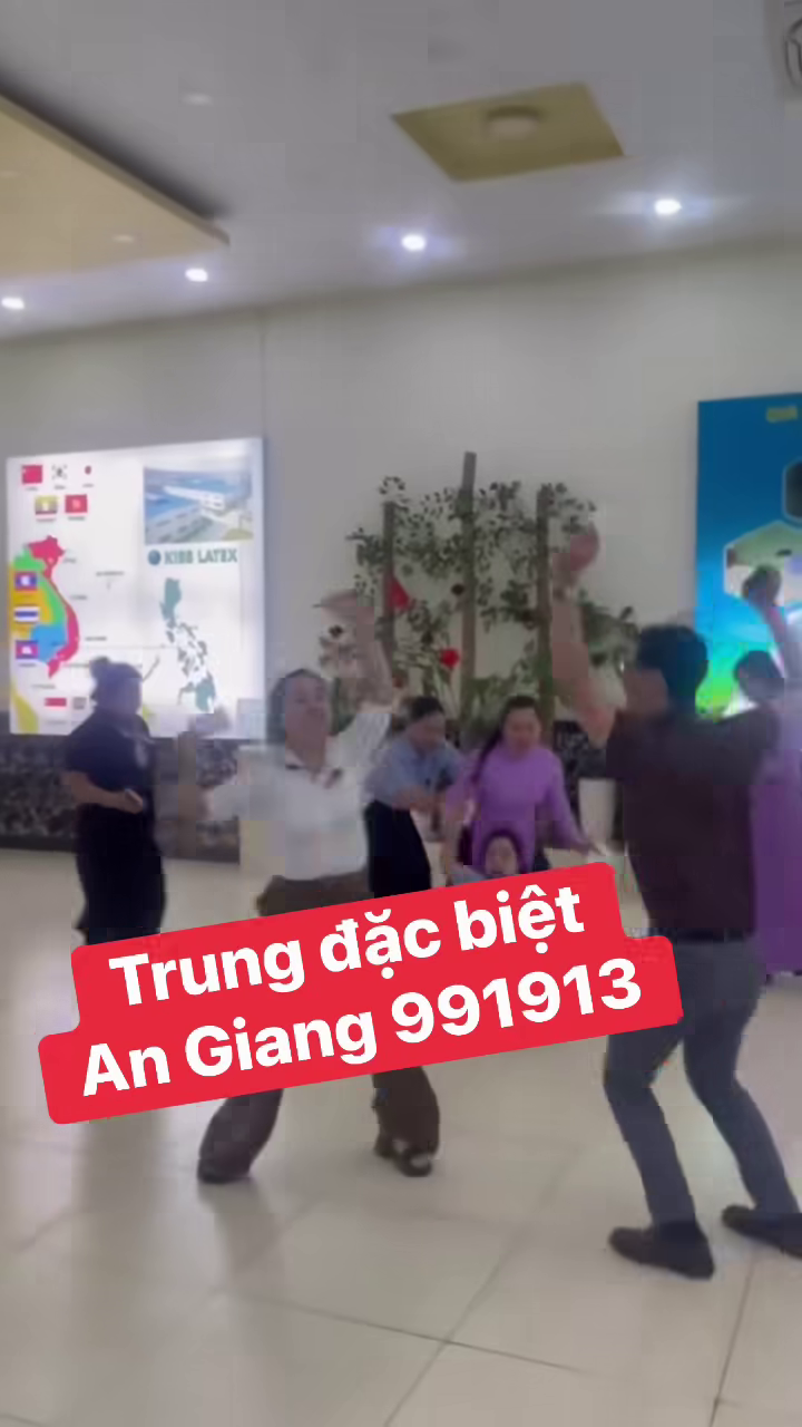 Đoạn clip trúng giải độc đắc xổ số miền Nam đang gây “bão” mạng xã hội - Ảnh 2.