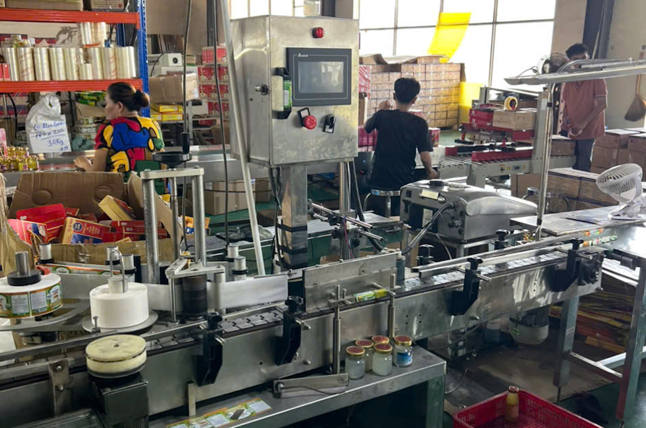 Hàng triệu sản phẩm nước yến giả bị niêm phong tại Vĩnh Long năm 2026 - Ảnh 2.