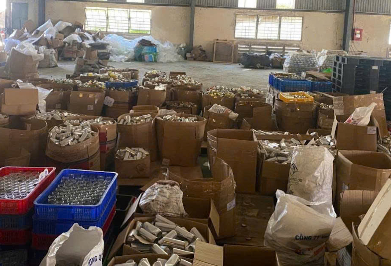 Hàng triệu sản phẩm nước yến giả bị niêm phong tại Vĩnh Long năm 2026 - Ảnh 1.