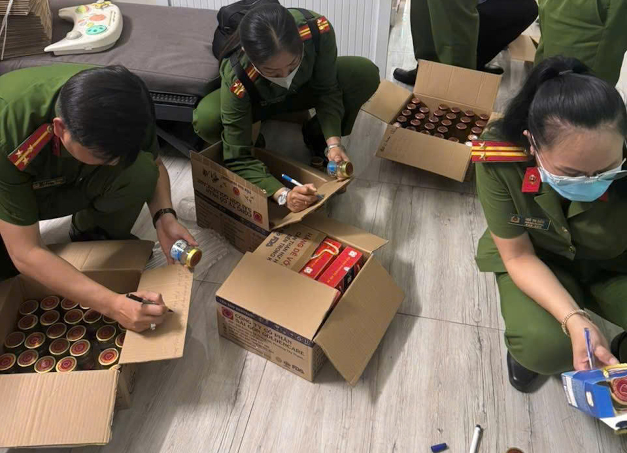 Hàng triệu sản phẩm nước yến giả bị niêm phong tại Vĩnh Long năm 2026 - Ảnh 7.