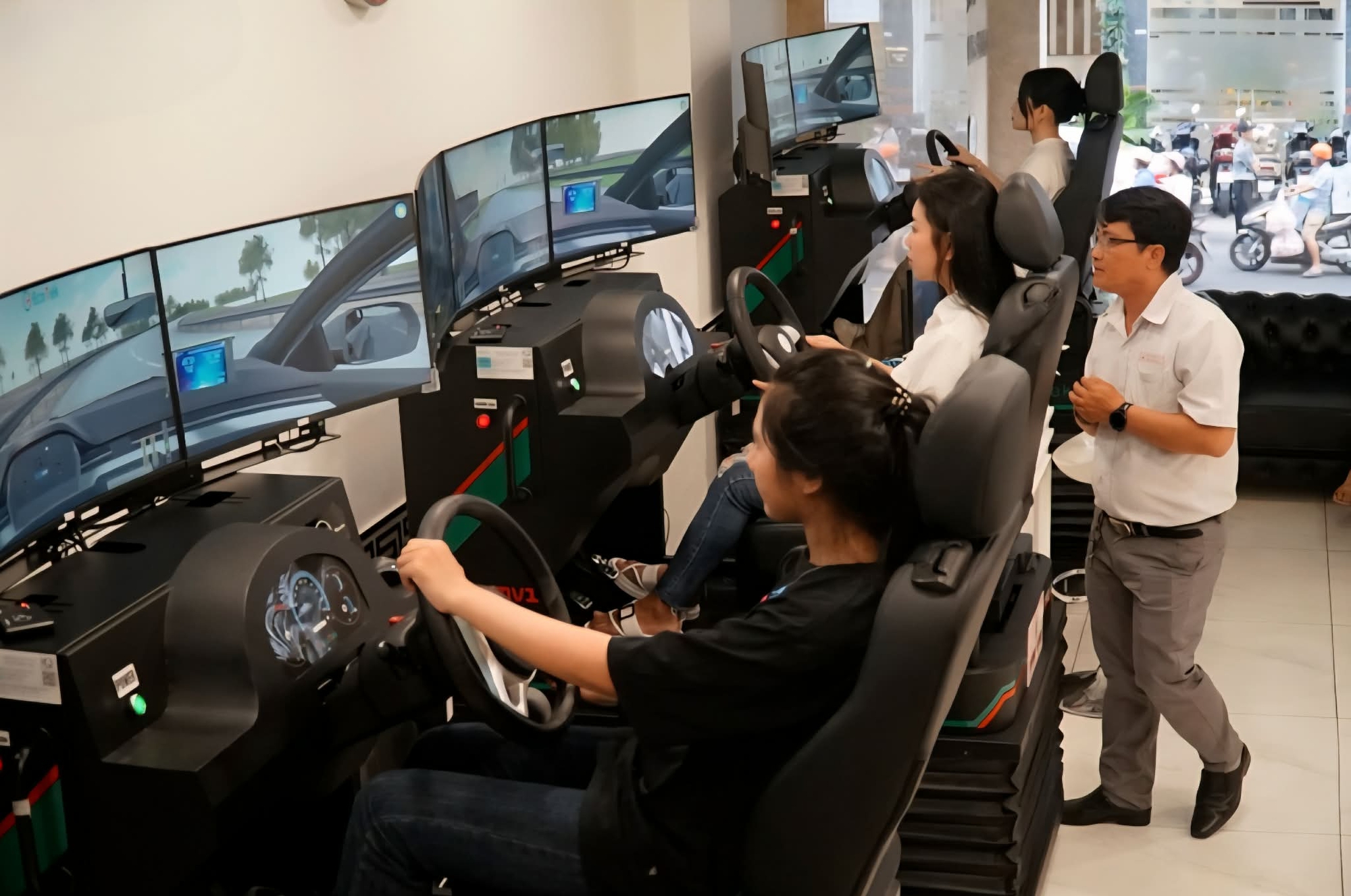 Từ 1-7, bỏ sát hạch lái xe mô phỏng, thí sinh còn thi những gì? - Ảnh 1.