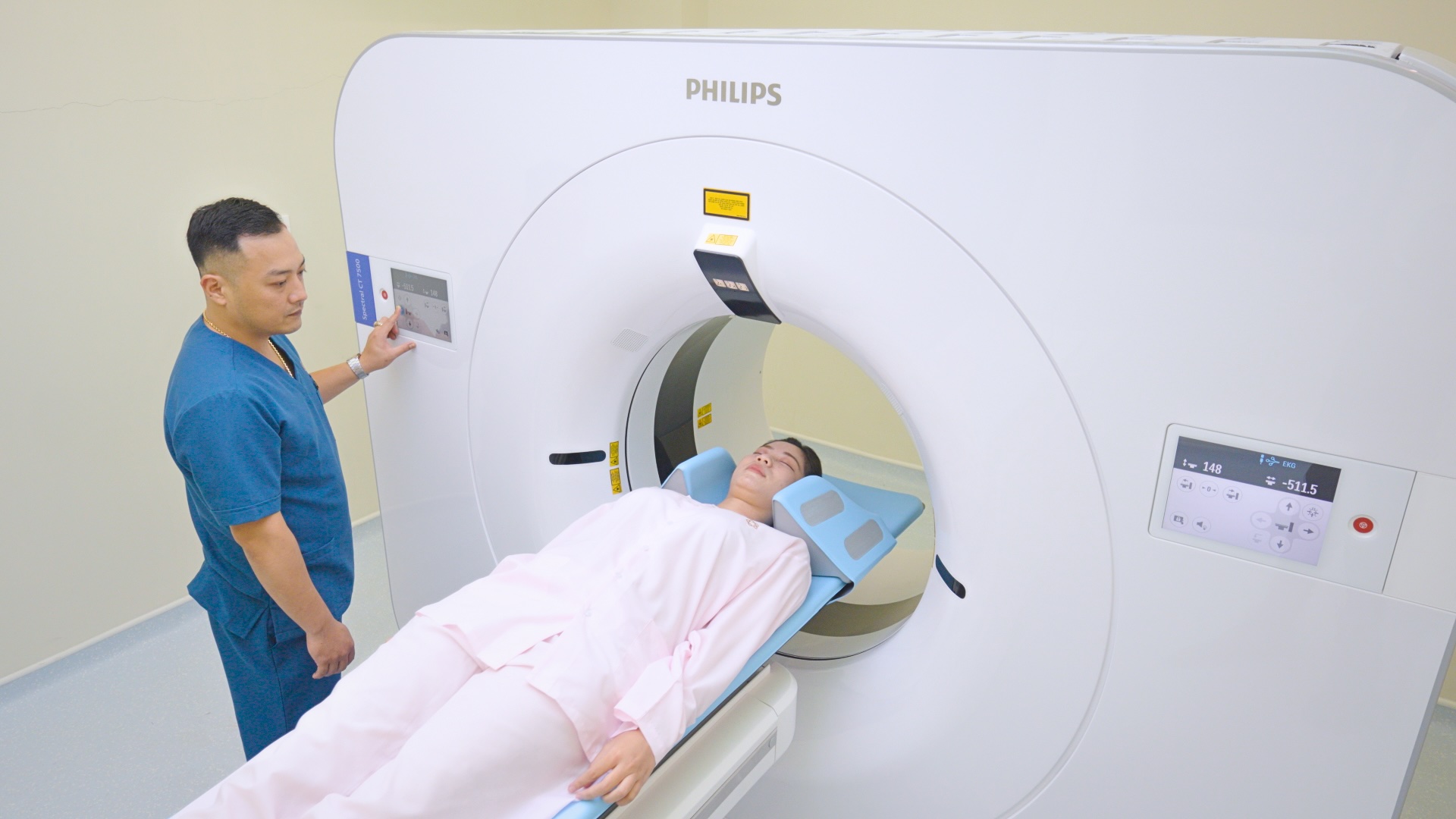 Bệnh viện Đa khoa quốc tế Huế ra mắt hệ thống chụp CT quang phổ tiên tiến nhất - Ảnh 1.