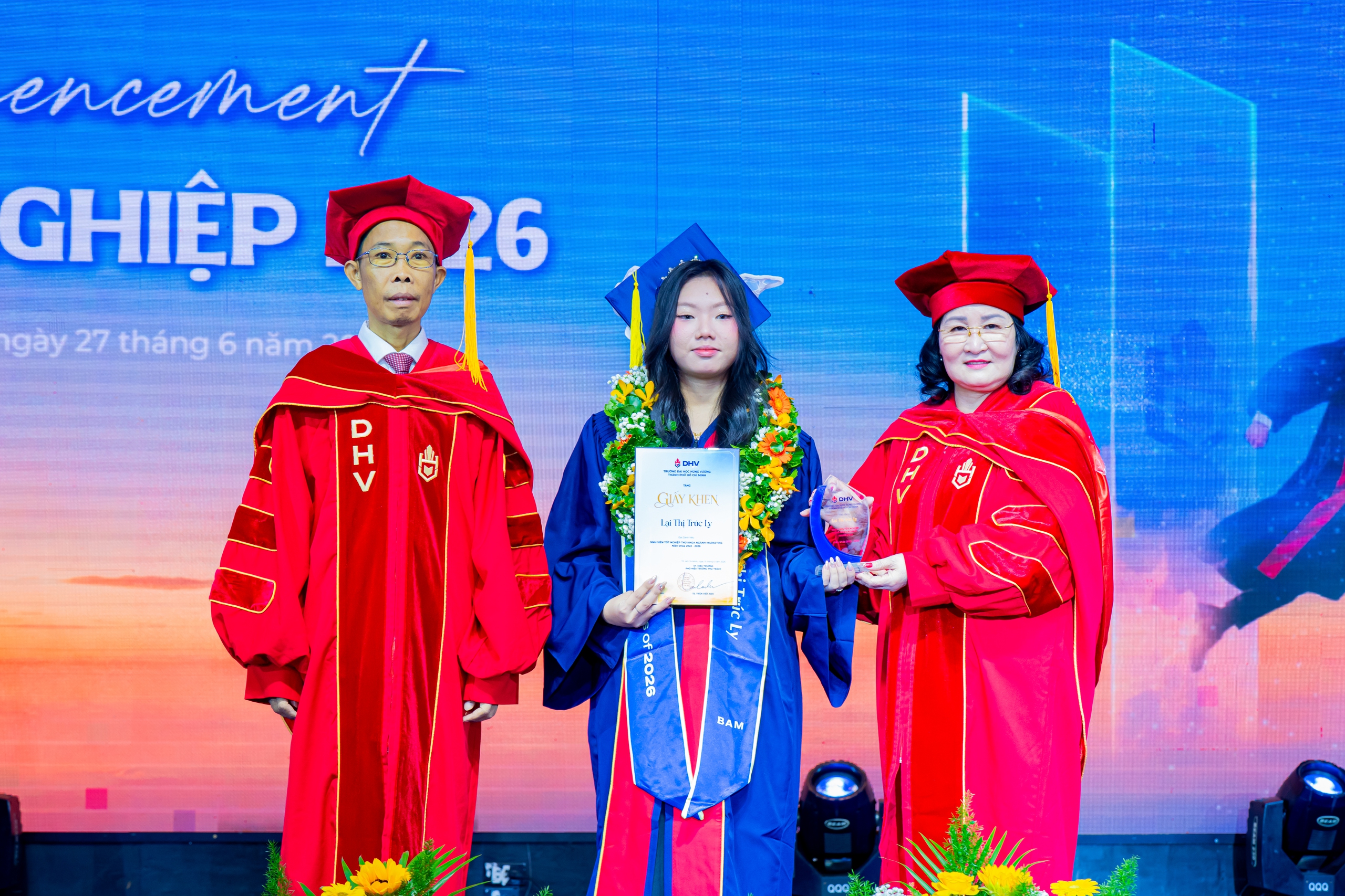 Đại học H&ugrave;ng Vương TP HCM trao bằng cho 243 t&acirc;n thạc sĩ v&agrave; t&acirc;n cử nh&acirc;n - Ảnh 3.