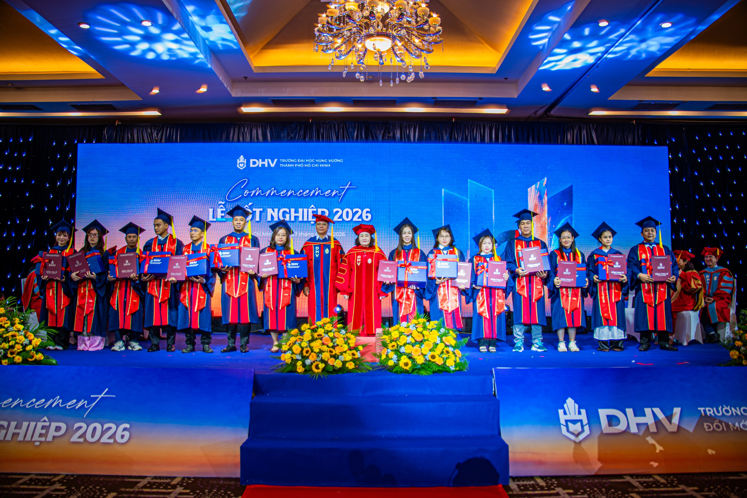 Đại học H&ugrave;ng Vương TP HCM trao bằng cho 243 t&acirc;n thạc sĩ v&agrave; t&acirc;n cử nh&acirc;n - Ảnh 1.