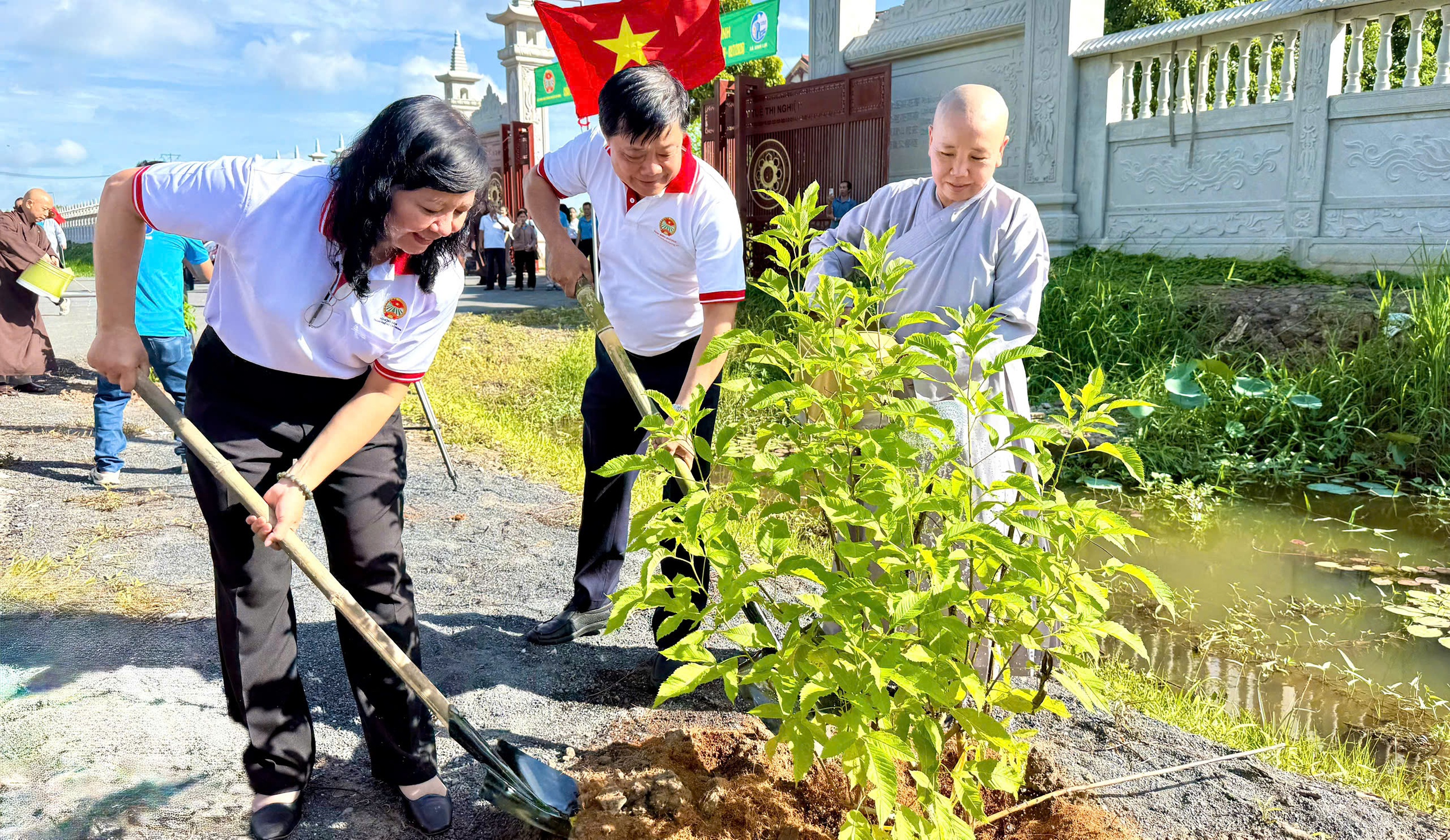 Xã Bình Lợi, TPHCM: Ra mắt công trình tuyến đường hoa kiểu mẫu gắn với chuyển đổi số - Ảnh 5.