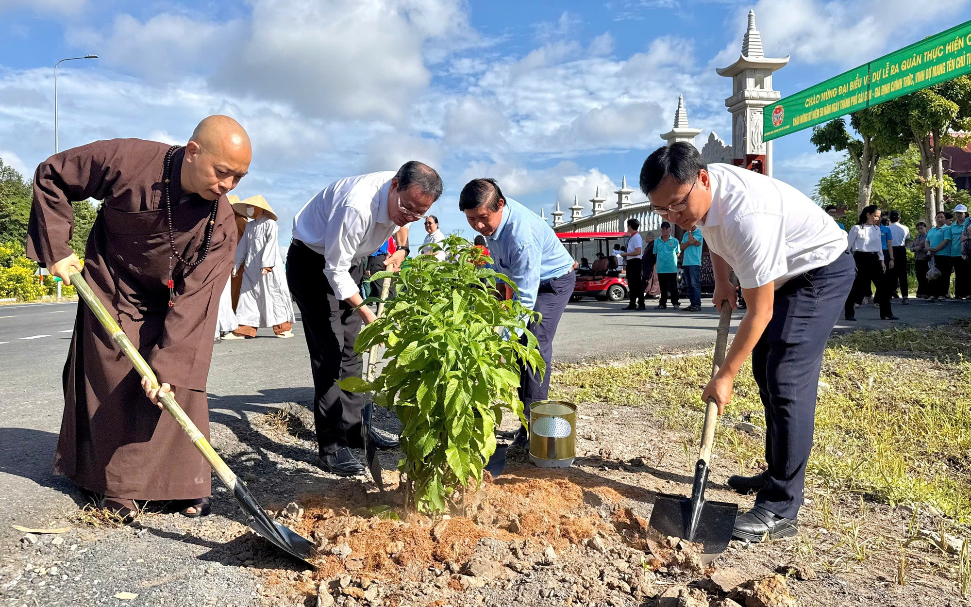 X&atilde; B&igrave;nh Ch&aacute;nh, TPHCM: Lan tỏa phong tr&agrave;o sống xanh từ những h&agrave;nh động cụ thể - Ảnh 8.