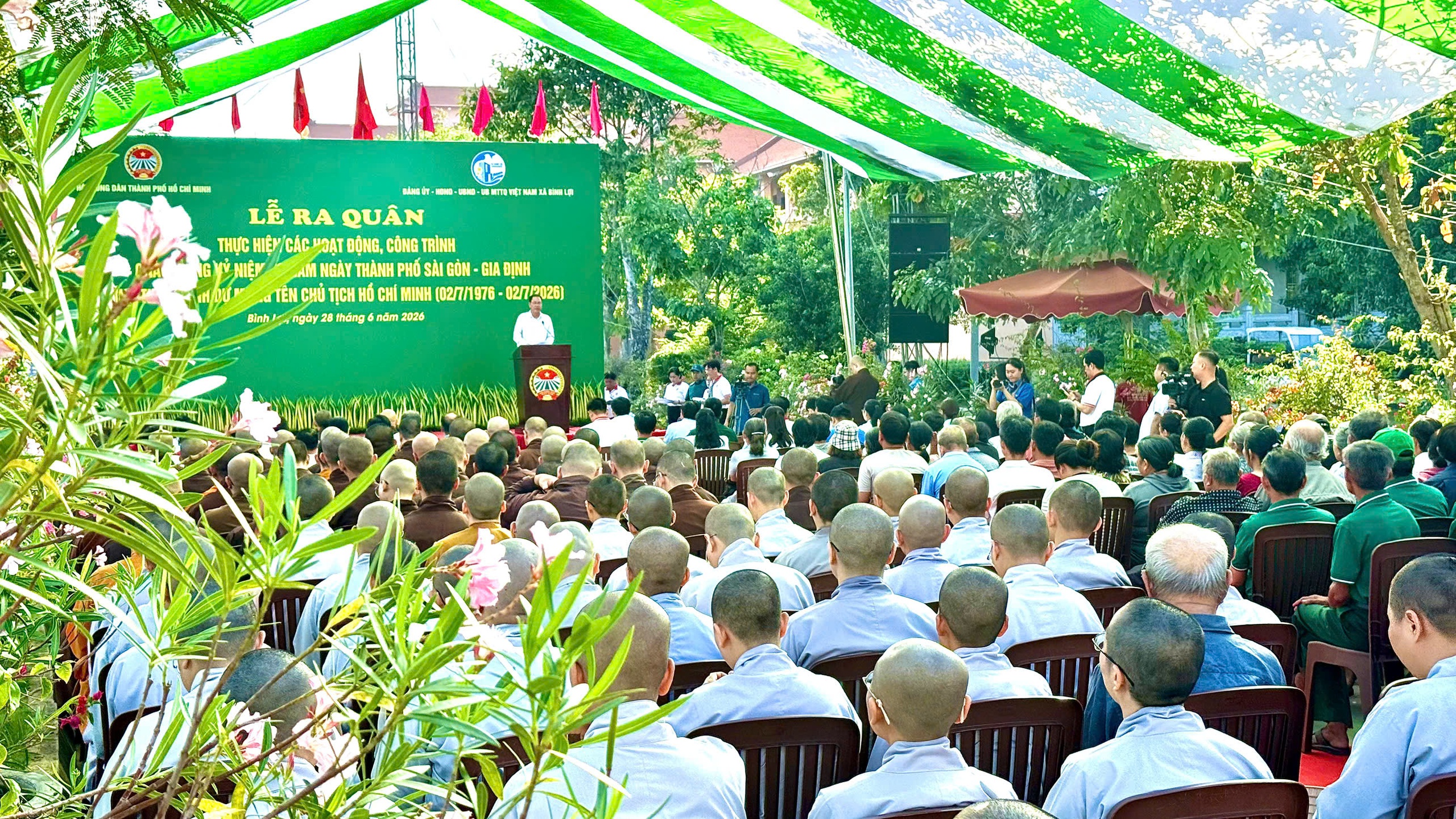 Xã Bình Lợi, TPHCM: Ra mắt công trình tuyến đường hoa kiểu mẫu gắn với chuyển đổi số - Ảnh 1.