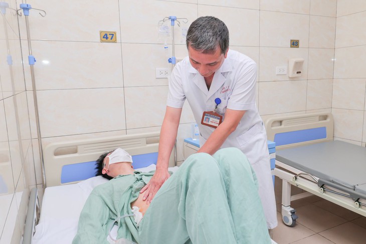 Đau bụng kéo dài, nam thanh niên nhập viện vì căn bệnh quen thuộc - Ảnh 1.