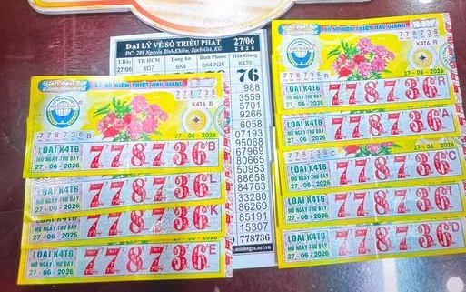Đại l&yacute; t&igrave;m kh&aacute;ch h&agrave;ng tr&uacute;ng độc đắc 32 v&eacute; xổ số miền Nam - Ảnh 1.