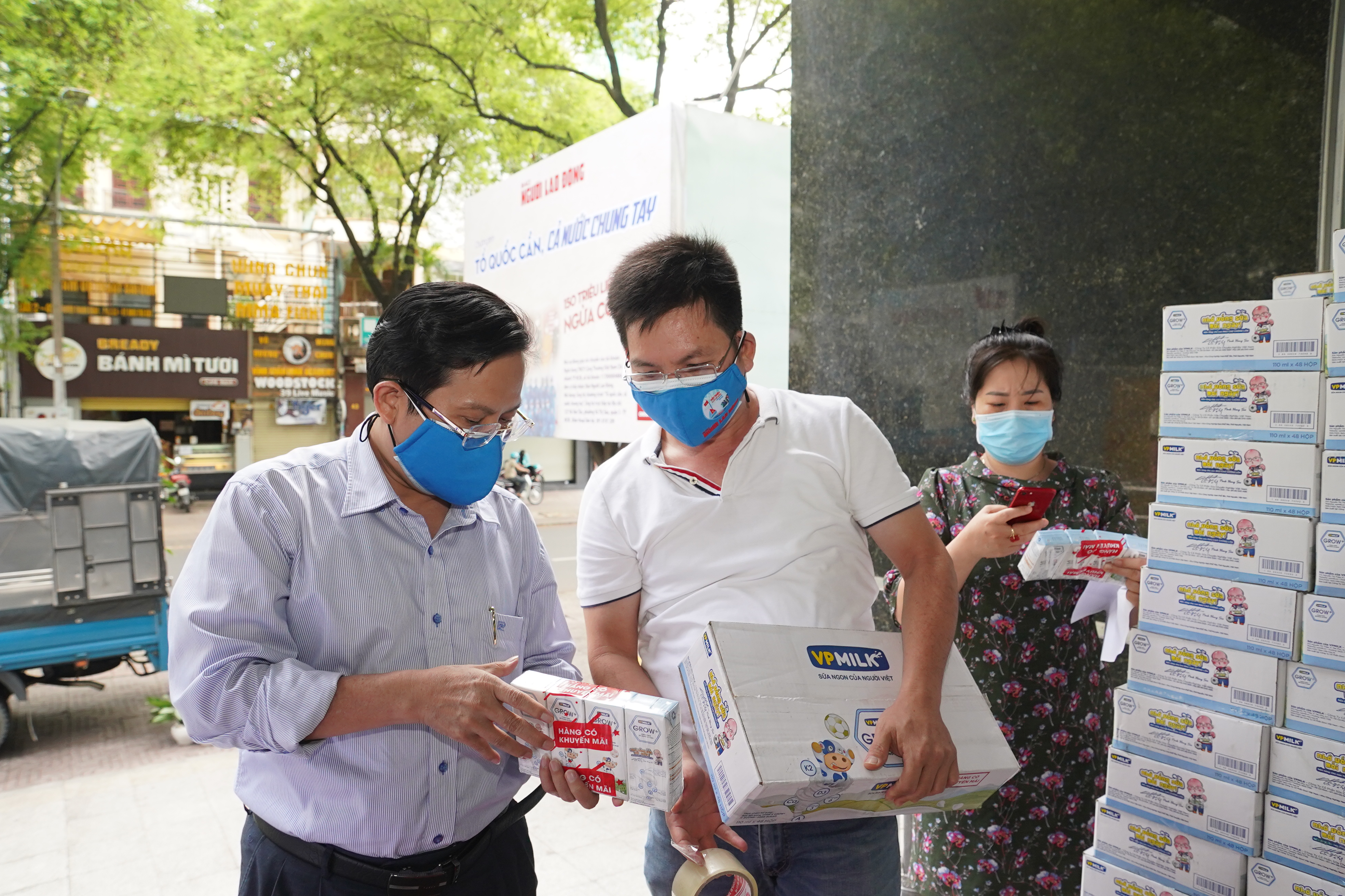 PHÓNG SỰ ẢNH: Lan tỏa yêu thương, bền bỉ phụng sự - Ảnh 2.