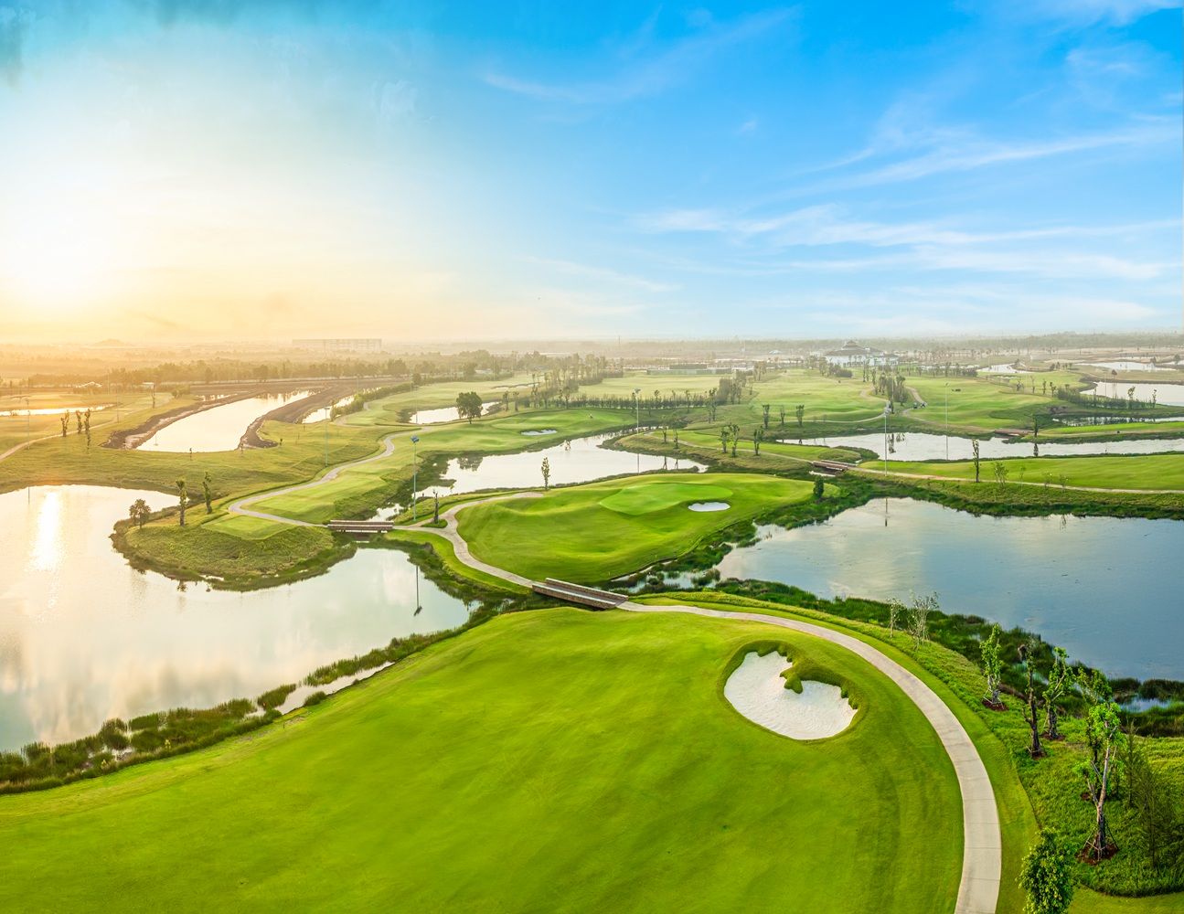 Đặc quyền “bước sang đường là tới sân golf” giúp Vinhomes Sài Gòn Park chinh phục giới thành đạt - Ảnh 1.