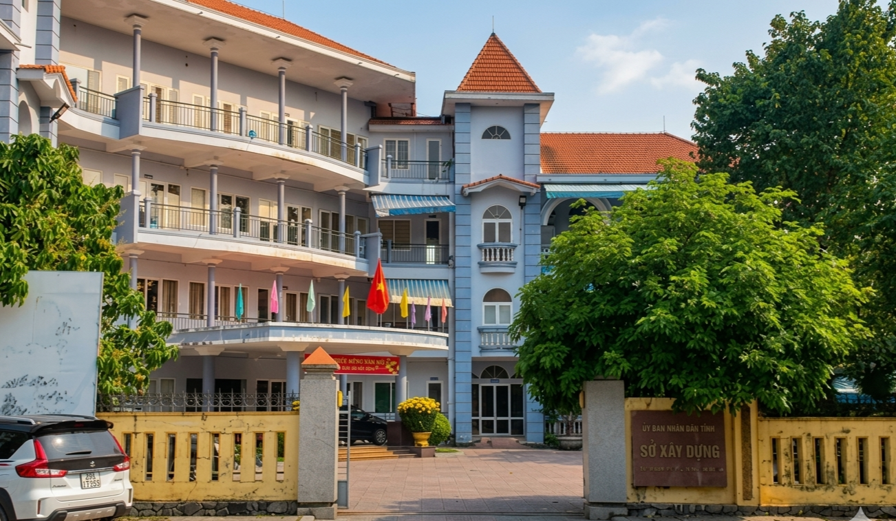Hàng chục phó giám đốc sở Quảng Trị sẽ được điều động về cấp xã năm 2026 - Ảnh 1. Hàng chục phó giám đốc sở Quảng Trị sẽ được điều động về cấp xã năm 2026 - Ảnh 1.