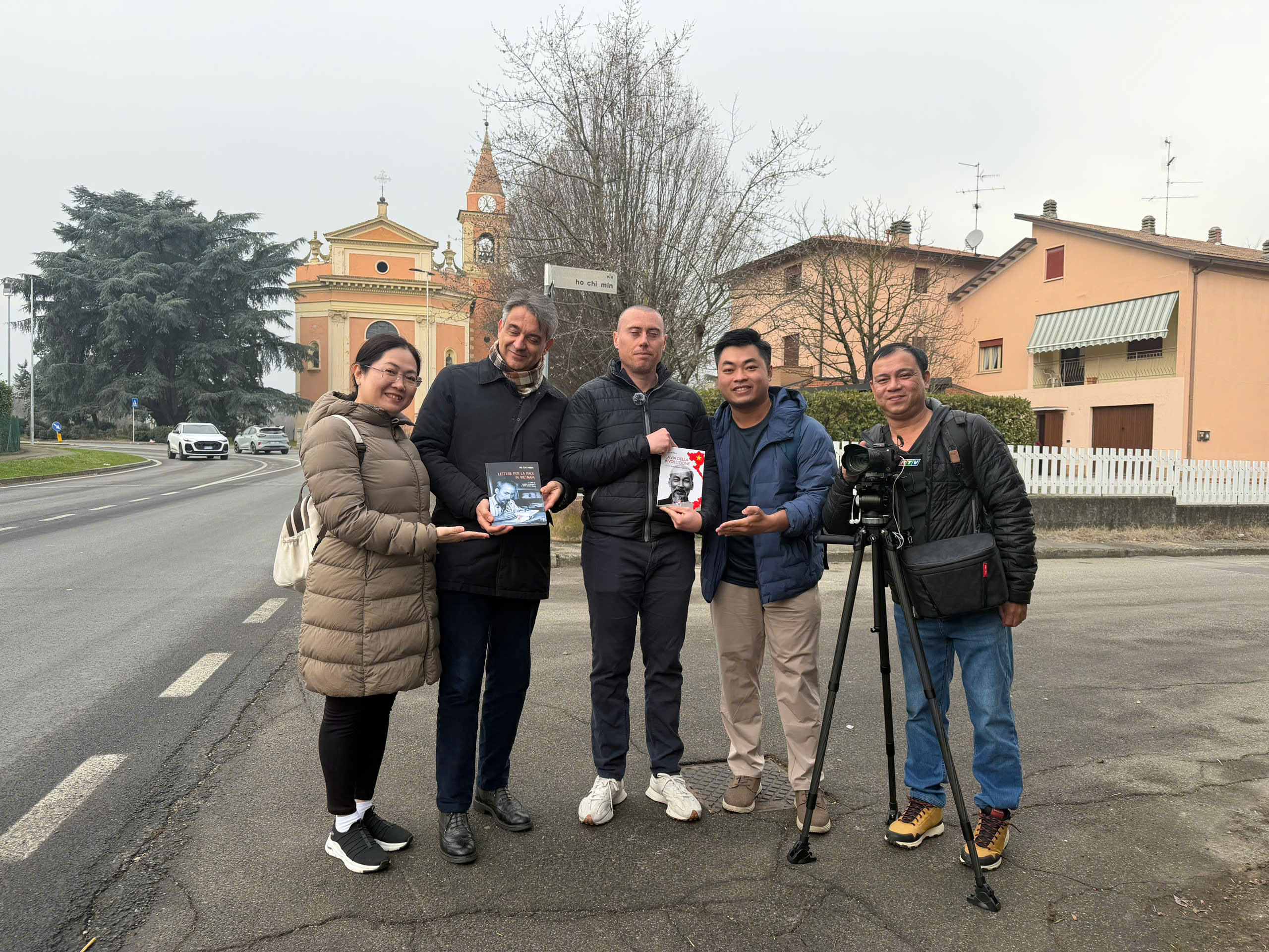 21 con đường tại Italia đặt tên Hồ Chí Minh - Ảnh 10.
