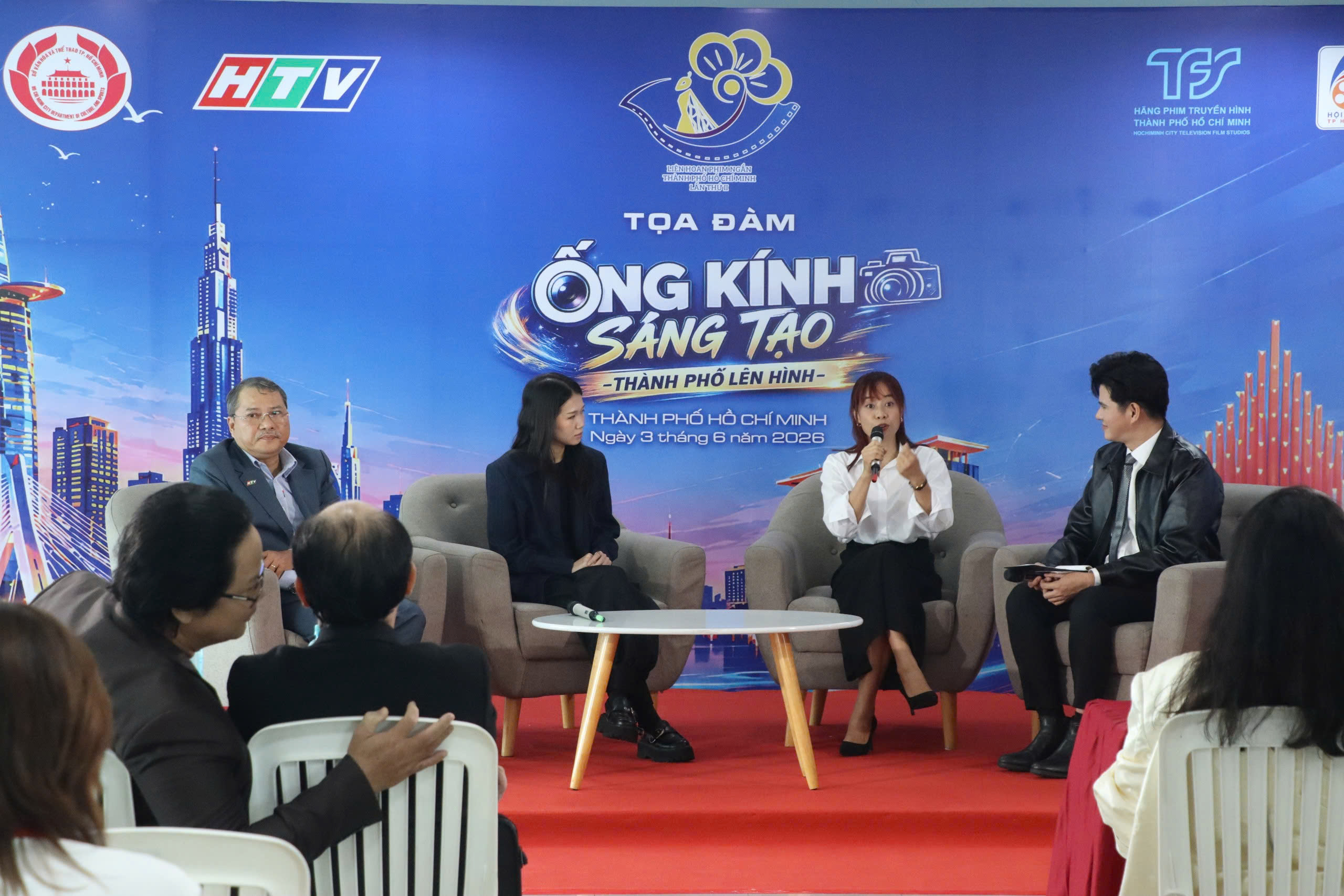 NSƯT Cát Tường, Công Hậu… nghe chuyện 
