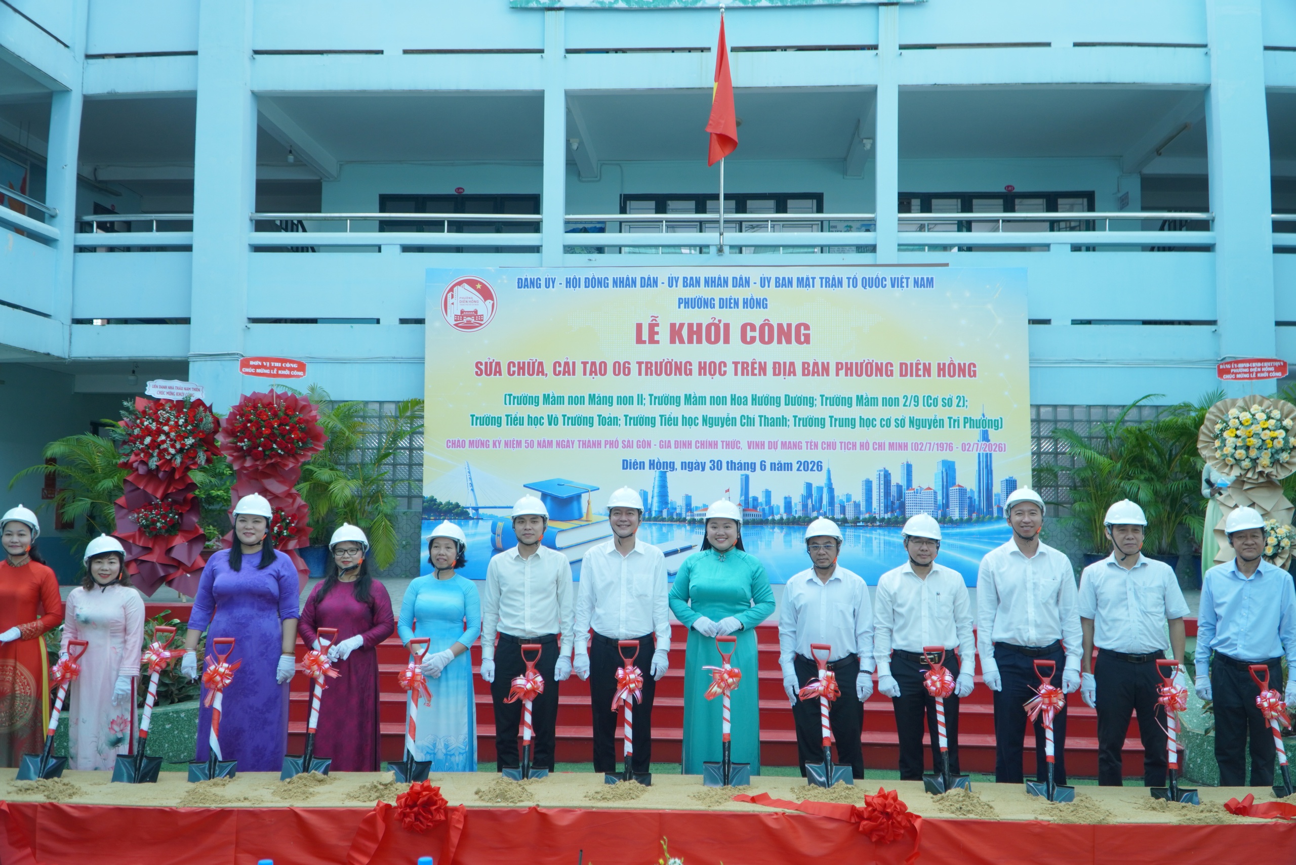 Phường Diên Hồng khởi công sửa chữa, cải tạo cùng lúc 6 trường học - Ảnh 2.