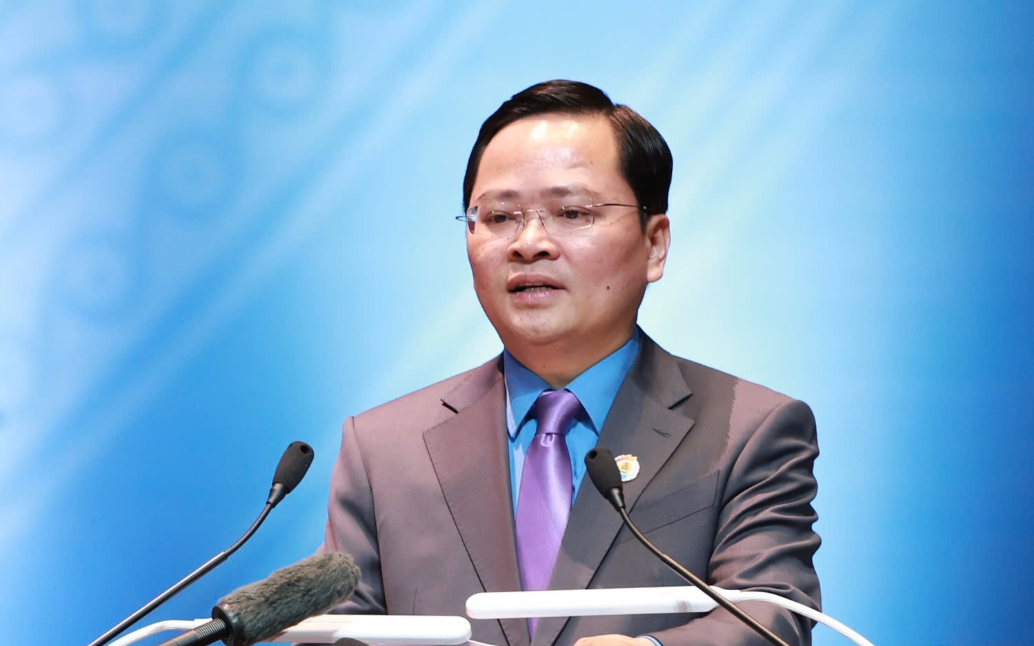 Chủ tịch LĐLĐ TPHCM B&ugrave;i Thanh Nh&acirc;n được bầu v&agrave;o Ban thường vụ Tổng LĐLĐ Việt Nam kh&oacute;a mới - Ảnh 4.