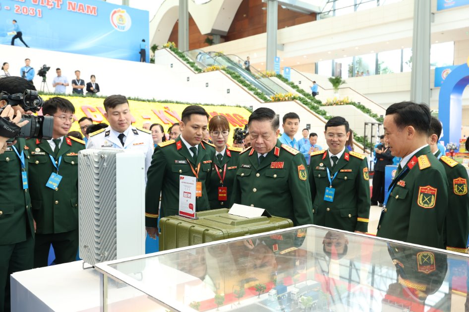 Tổng B&iacute; thư, Chủ tịch nước v&agrave; nhiều l&atilde;nh đạo Đảng, Nh&agrave; nước dự Đại hội XIV C&ocirc;ng đo&agrave;n Việt Nam - Ảnh 5.