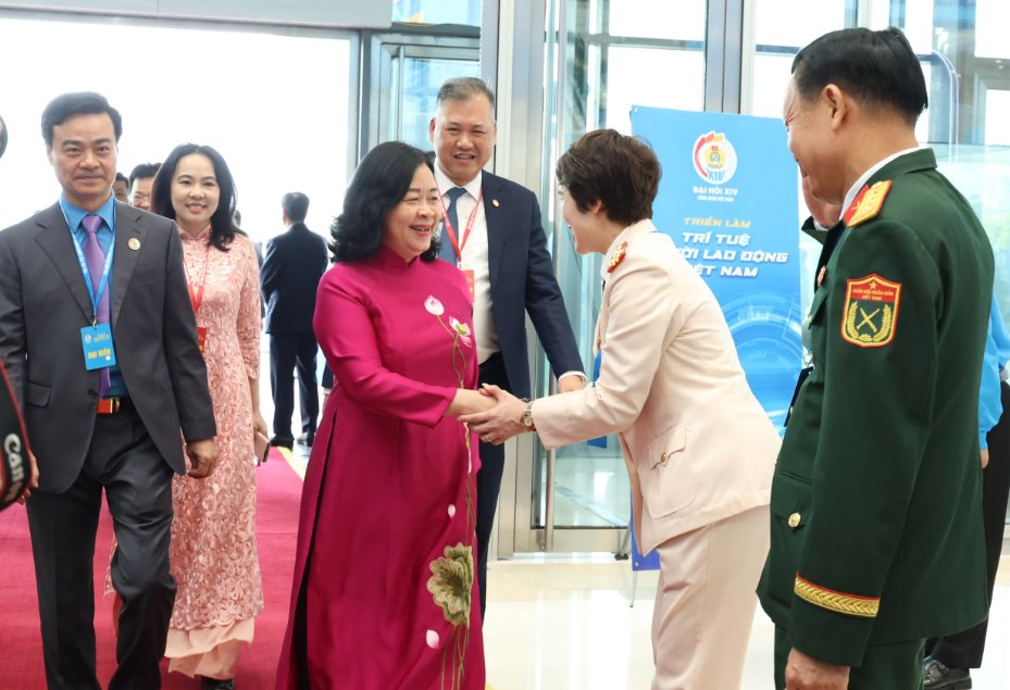 Tổng B&iacute; thư, Chủ tịch nước v&agrave; nhiều l&atilde;nh đạo Đảng, Nh&agrave; nước dự Đại hội XIV C&ocirc;ng đo&agrave;n Việt Nam - Ảnh 6.
