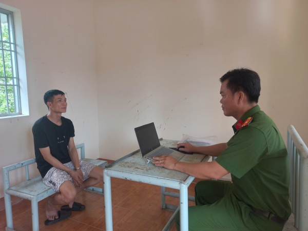 Bắt giữ đối tượng cho vay lãi nặng - Ảnh 1.
