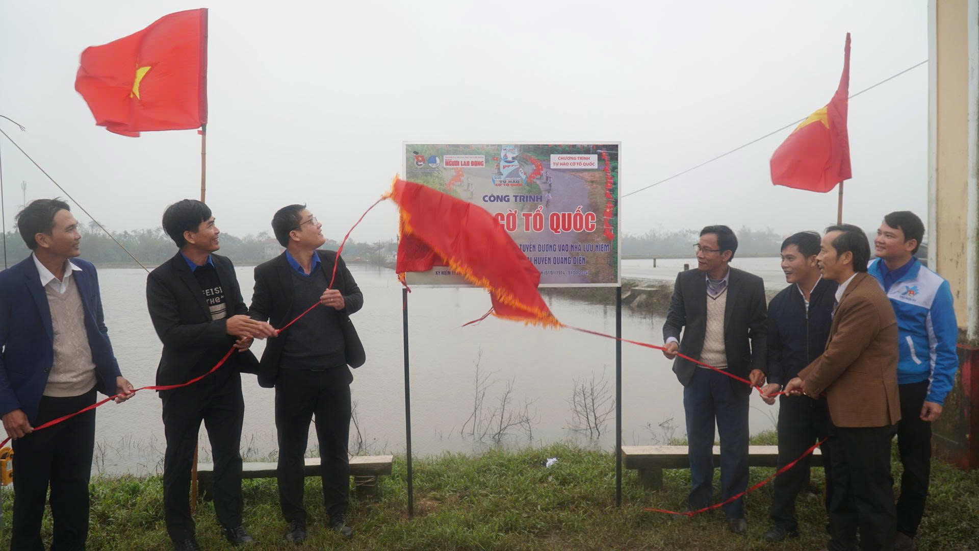 Điều còn lại sau những lá cờ - Ảnh 1.