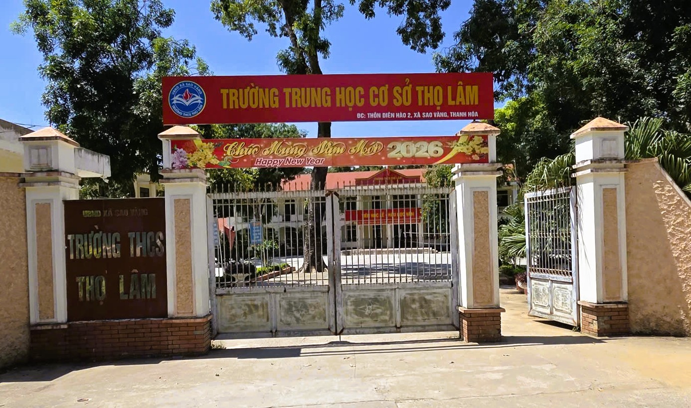Chấm dứt hợp đồng thầy giáo để lộ đề thi Tiếng Anh - Ảnh 1.