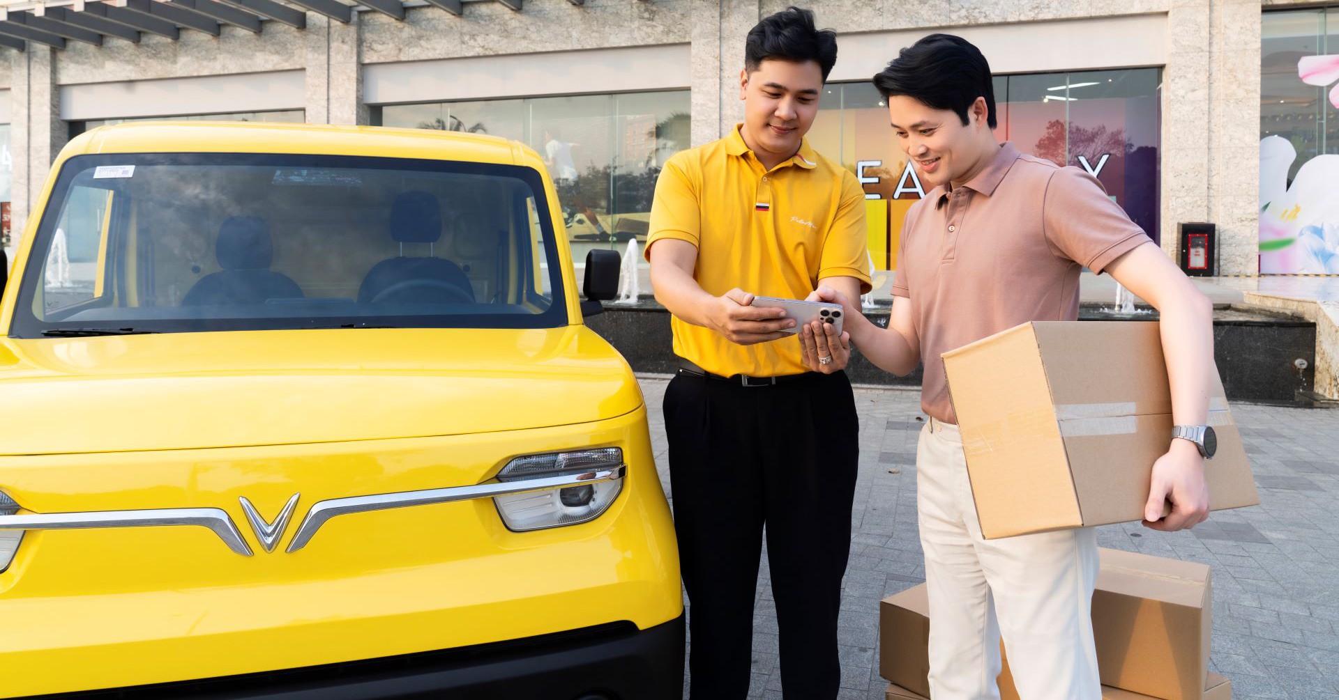 Chủ kinh doanh mê VinFast EC Van: Gọn như xe phố, chở hàng như “lực sĩ”
