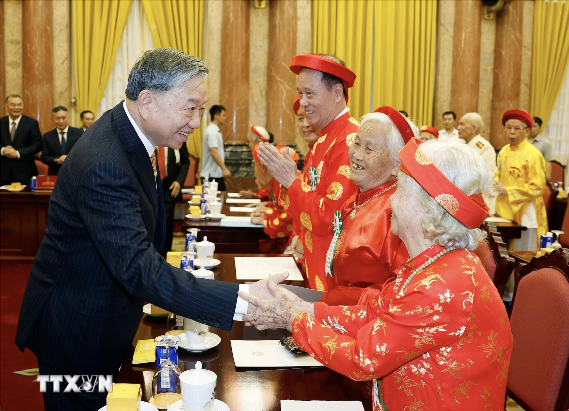 Tổng B&iacute; thư, Chủ tịch nước T&ocirc; L&acirc;m: Khơi dậy tinh thần "Tuổi cao - Gương s&aacute;ng" - Ảnh 1.