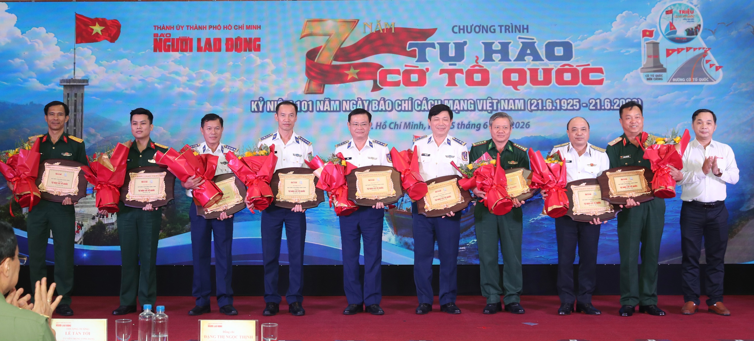 Toàn cảnh Lễ kỷ niệm 7 năm chương trình Tự hào cờ Tổ quốc - Ảnh 30.