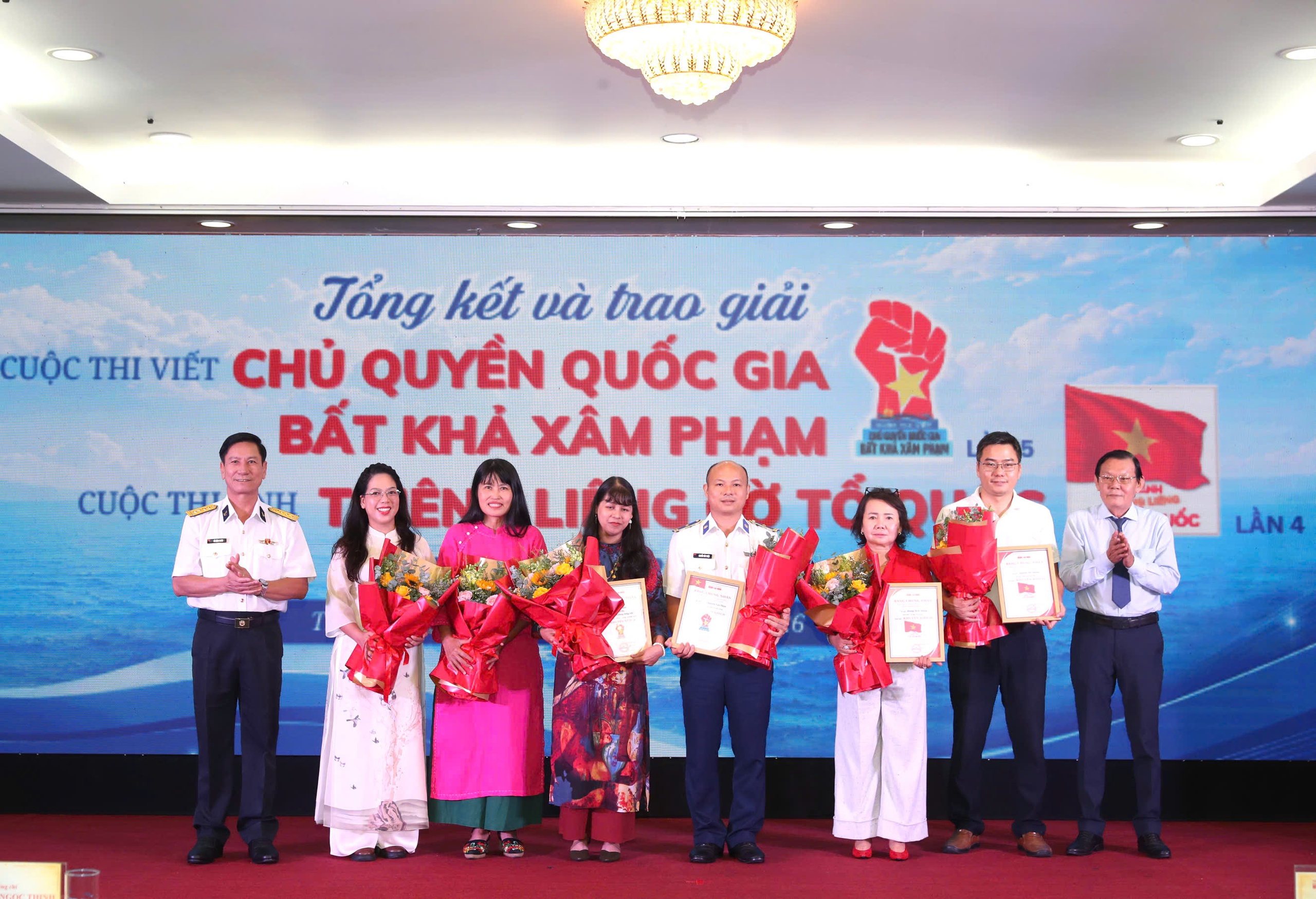 Báo Người Lao Động trao giải 2 cuộc thi ý nghĩa - Ảnh 3.