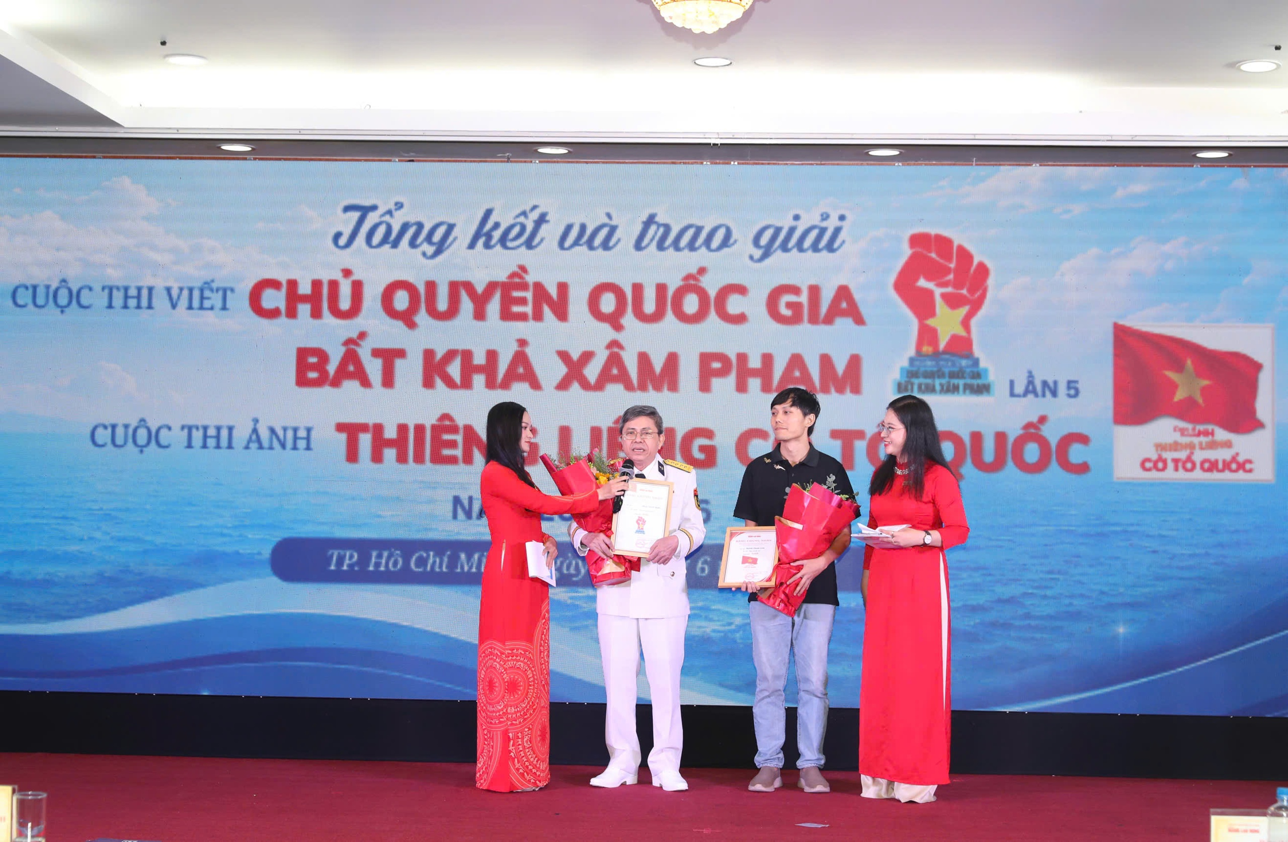 Báo Người Lao Động trao giải 2 cuộc thi ý nghĩa - Ảnh 4.