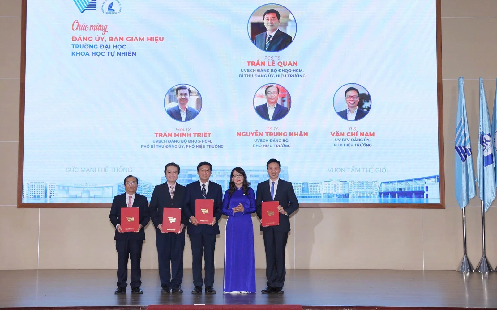 ĐHQG-TPHCM trao học bổng 100% cho học sinh PTNK - Ảnh 2.