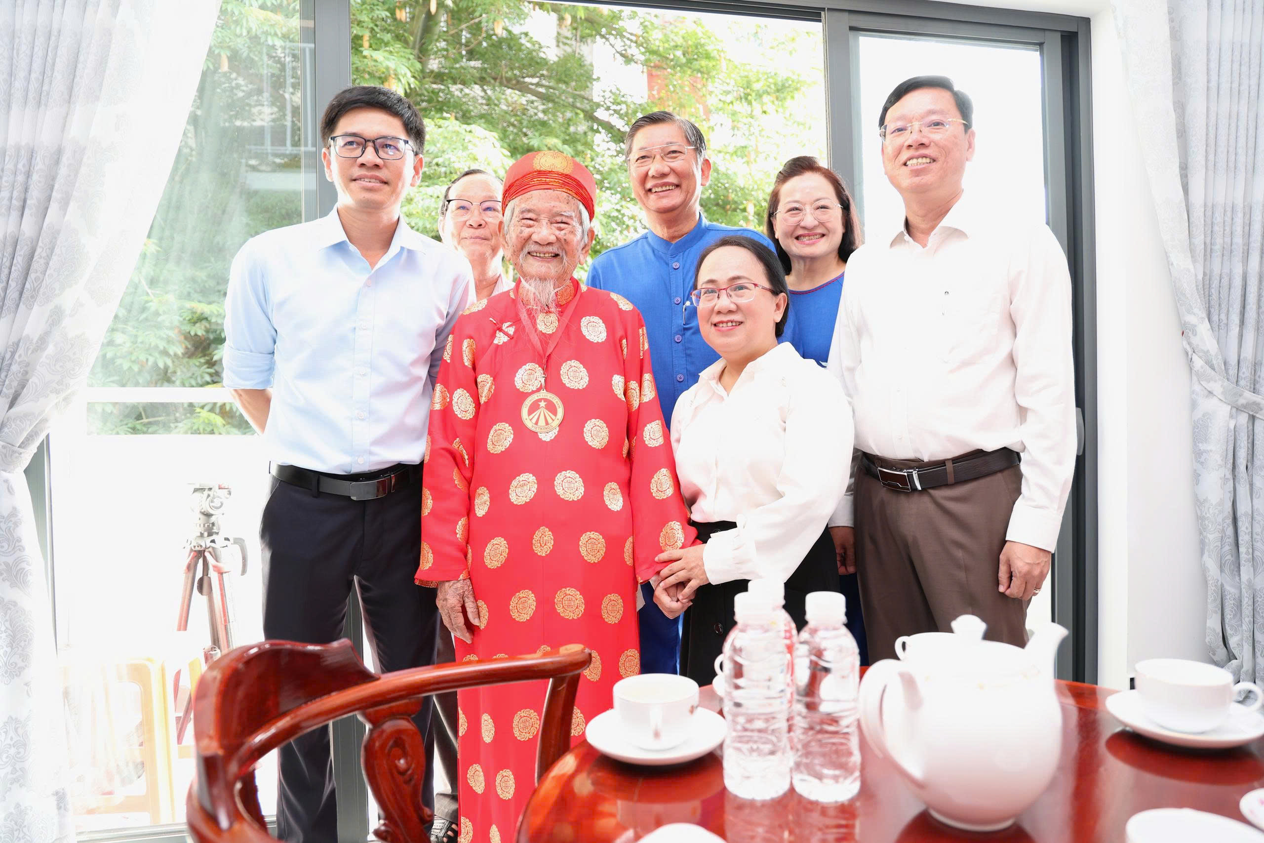 TPHCM trao căn hộ cho nh&agrave; nghi&ecirc;n cứu Nguyễn Đ&igrave;nh Tư  - Ảnh 8.