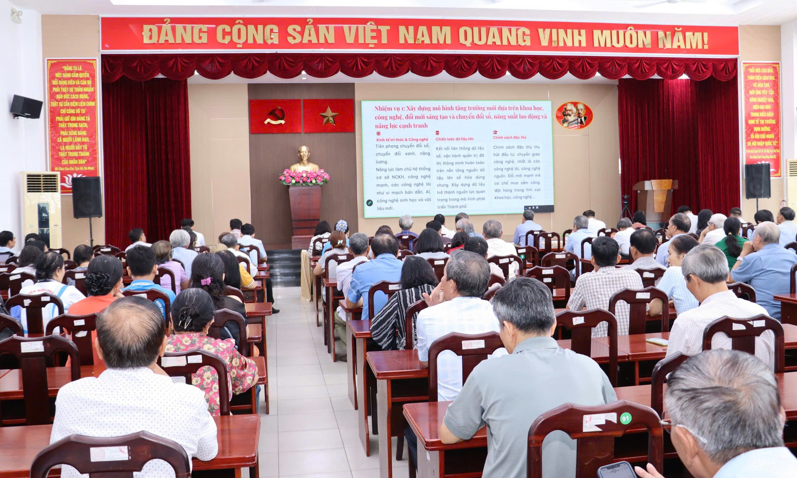 Gần 1.500 cán bộ, đảng viên phường Tăng Nhơn Phú học tập Nghị quyết 09-NQ/TW - Ảnh 6.