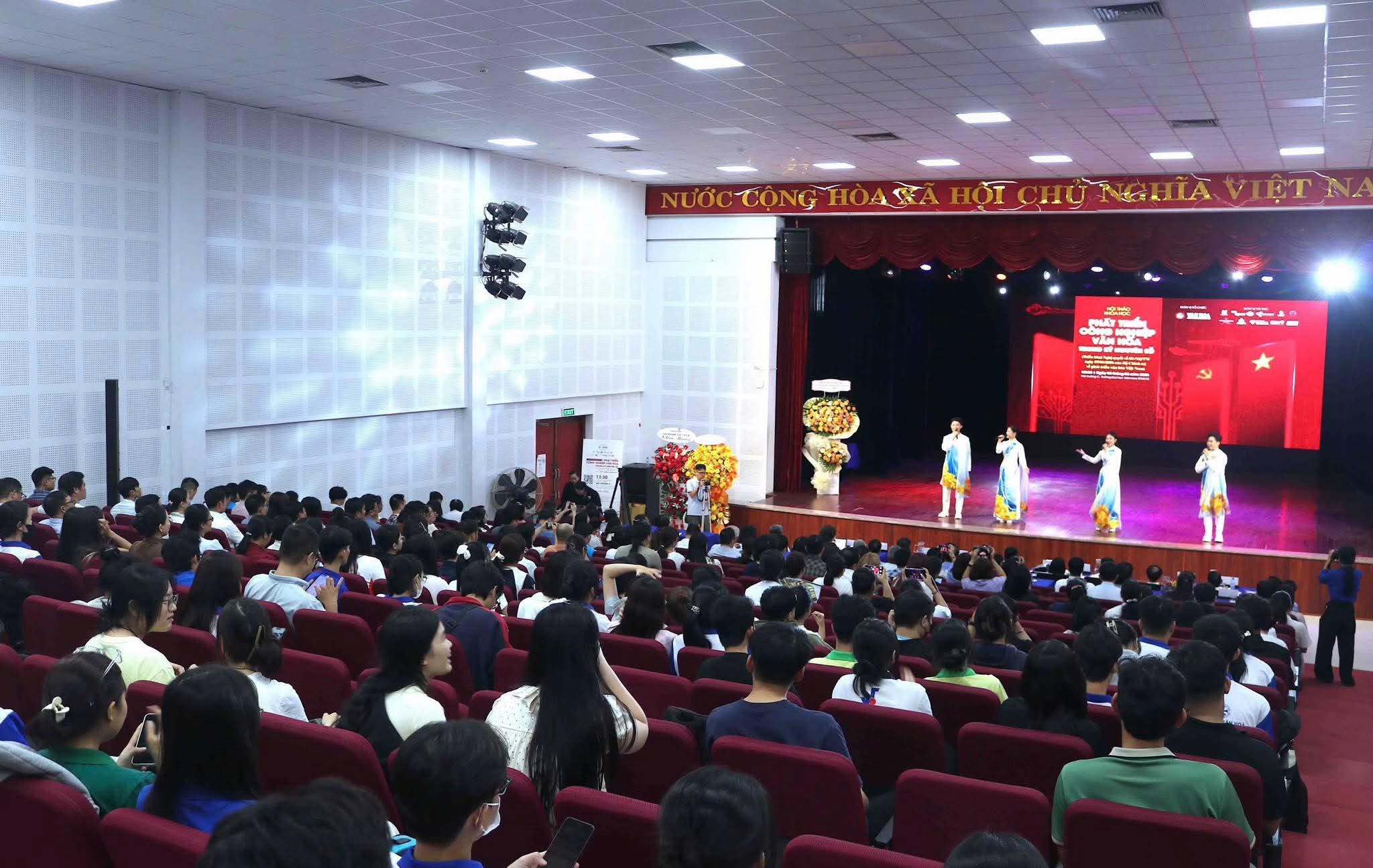 Công nghiệp văn hóa cần thêm những cú hích mới mạnh mẽ hơn - Ảnh 3.