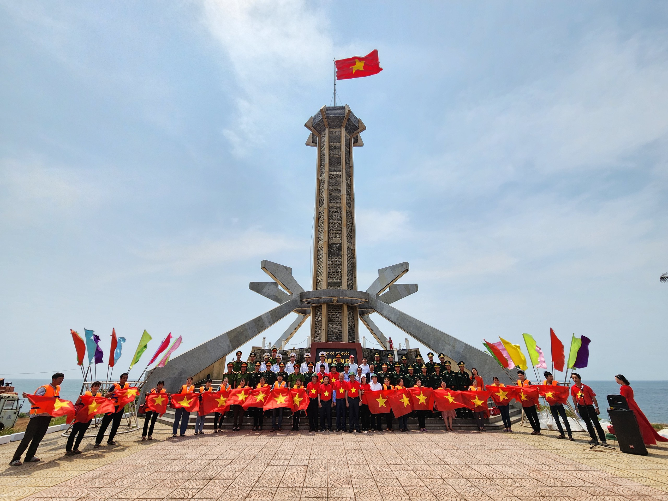 BÁO IN NGÀY 7-6: Kỳ vọng bội thu du lịch hè - Ảnh 3.