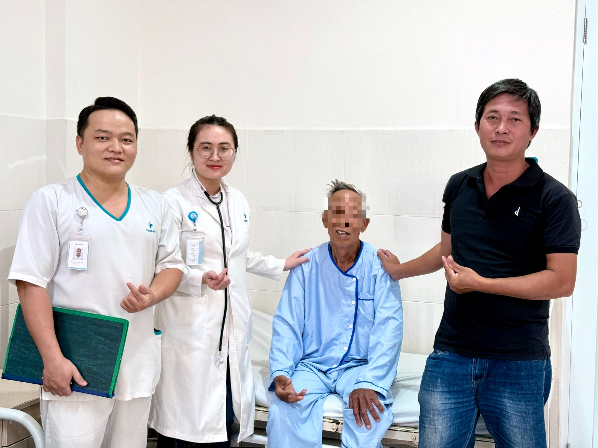 Cụ ông ở Cần Thơ thoát chết nhờ đưa đến bệnh viện trong “giờ vàng” - Ảnh 3.