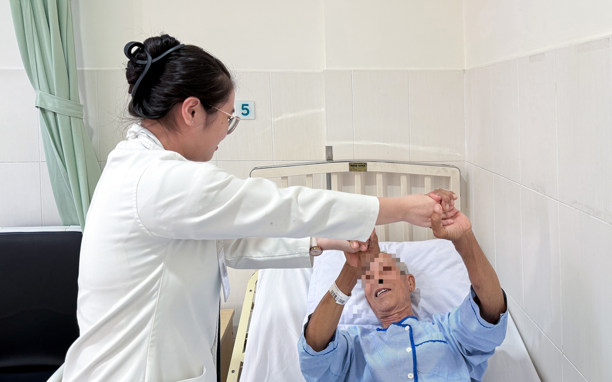 Nhiều ca đại phẫu thuật thực hiện th&agrave;nh c&ocirc;ng ở Ph&uacute; Quốc - Ảnh 3.