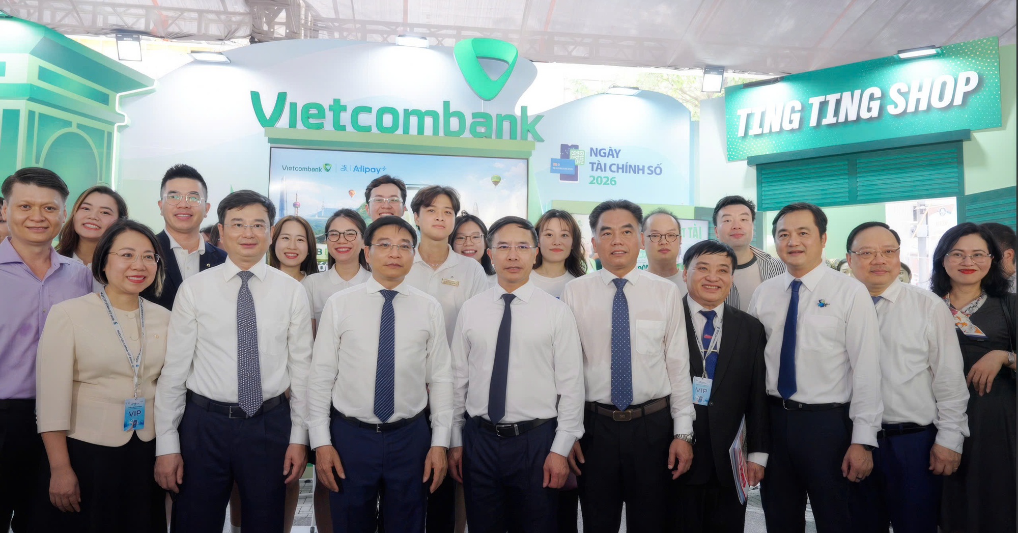 Vietcombank đồng hành phát triển tài chính số toàn diện
